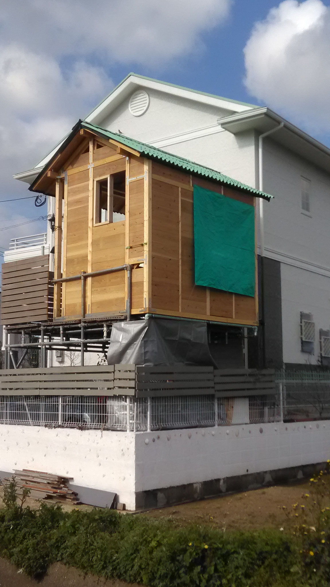 窓も形になってきました。