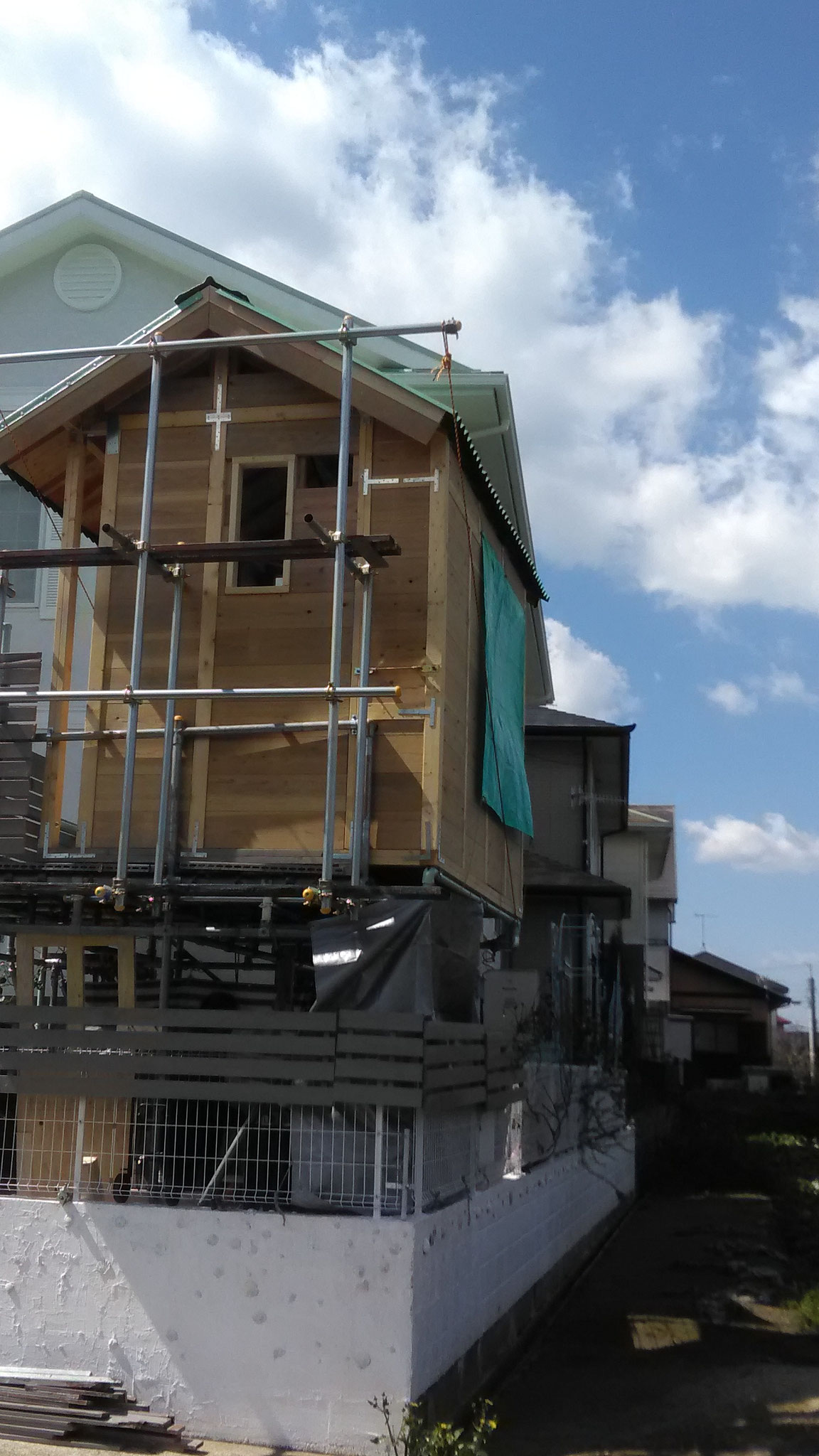 破風板取り付けました。
