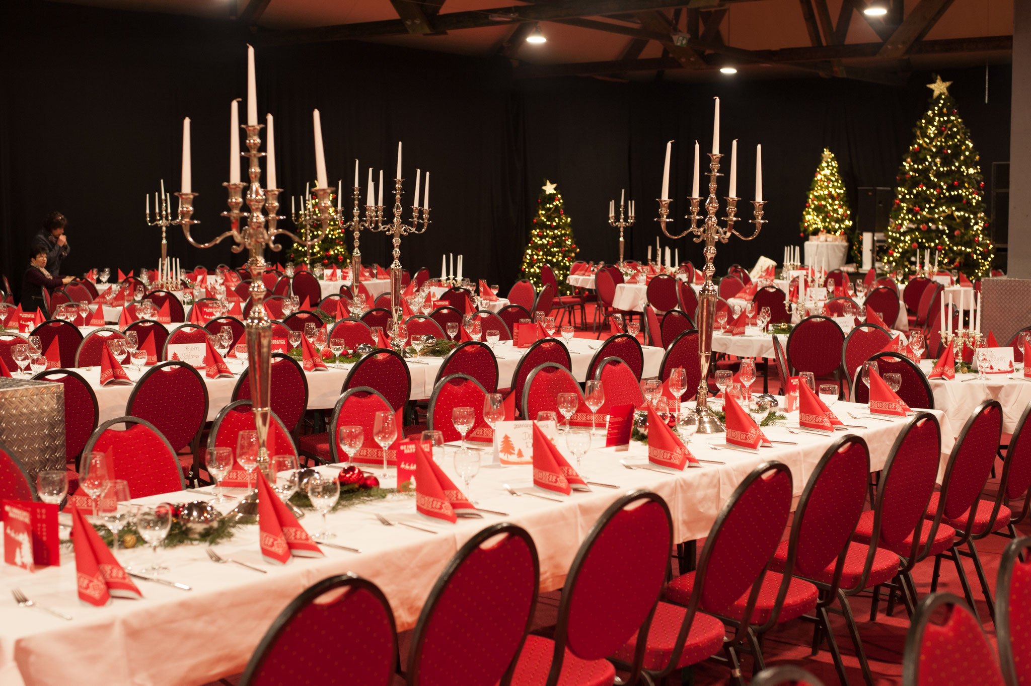Tischdekoration und Bestuhlung - Bankett - Weihnachts-Happening