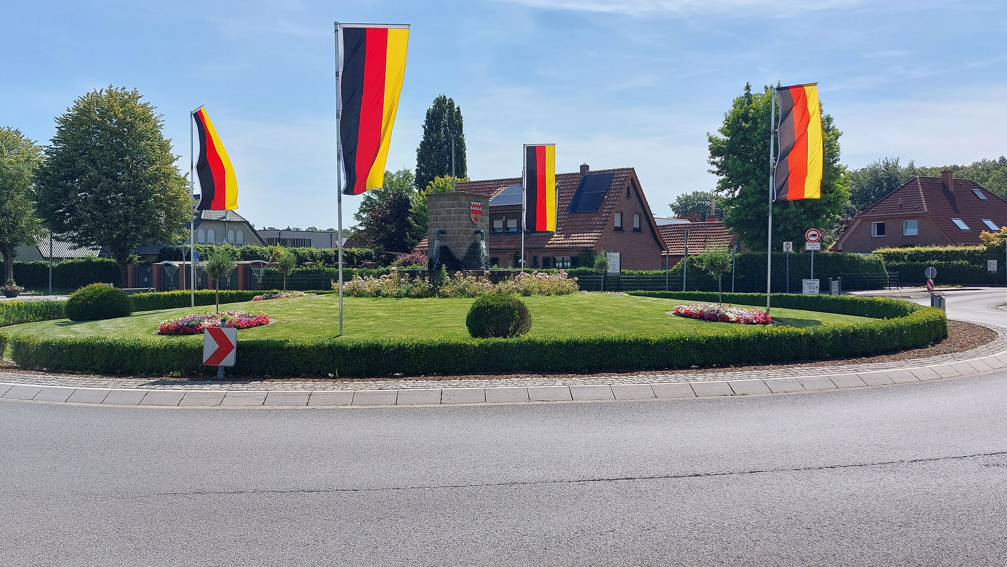 Kreisverkehr Wettringen geschmückt zur Fußball EM 2024