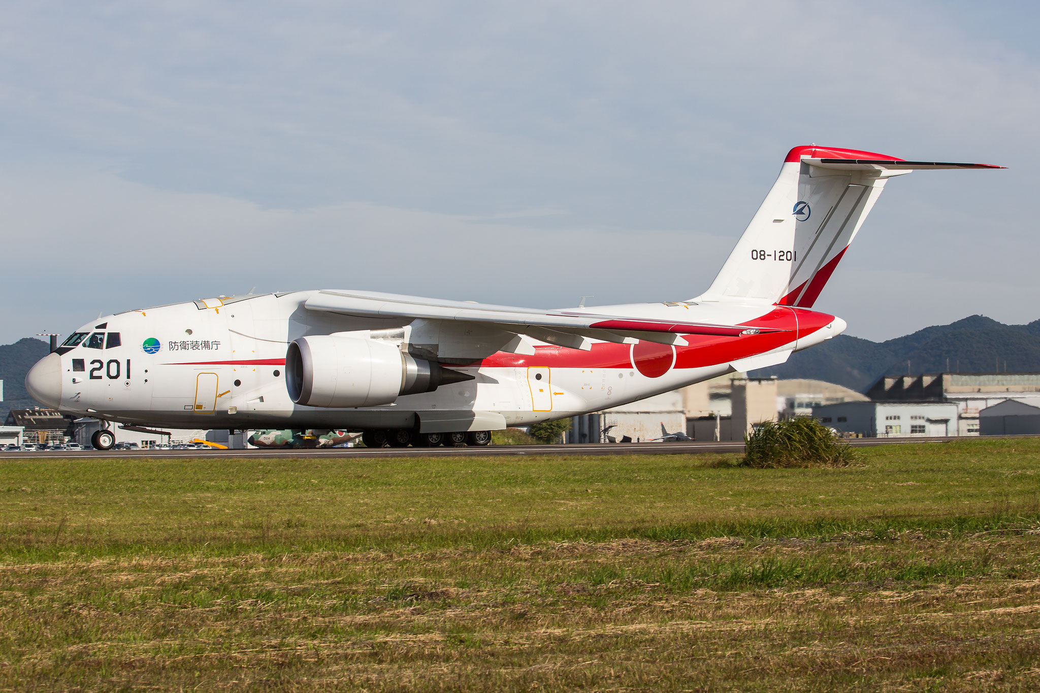 Der Prototyp des neuen Transporters C-2 in der typisch rot/weissen Lackierung der ADTW.