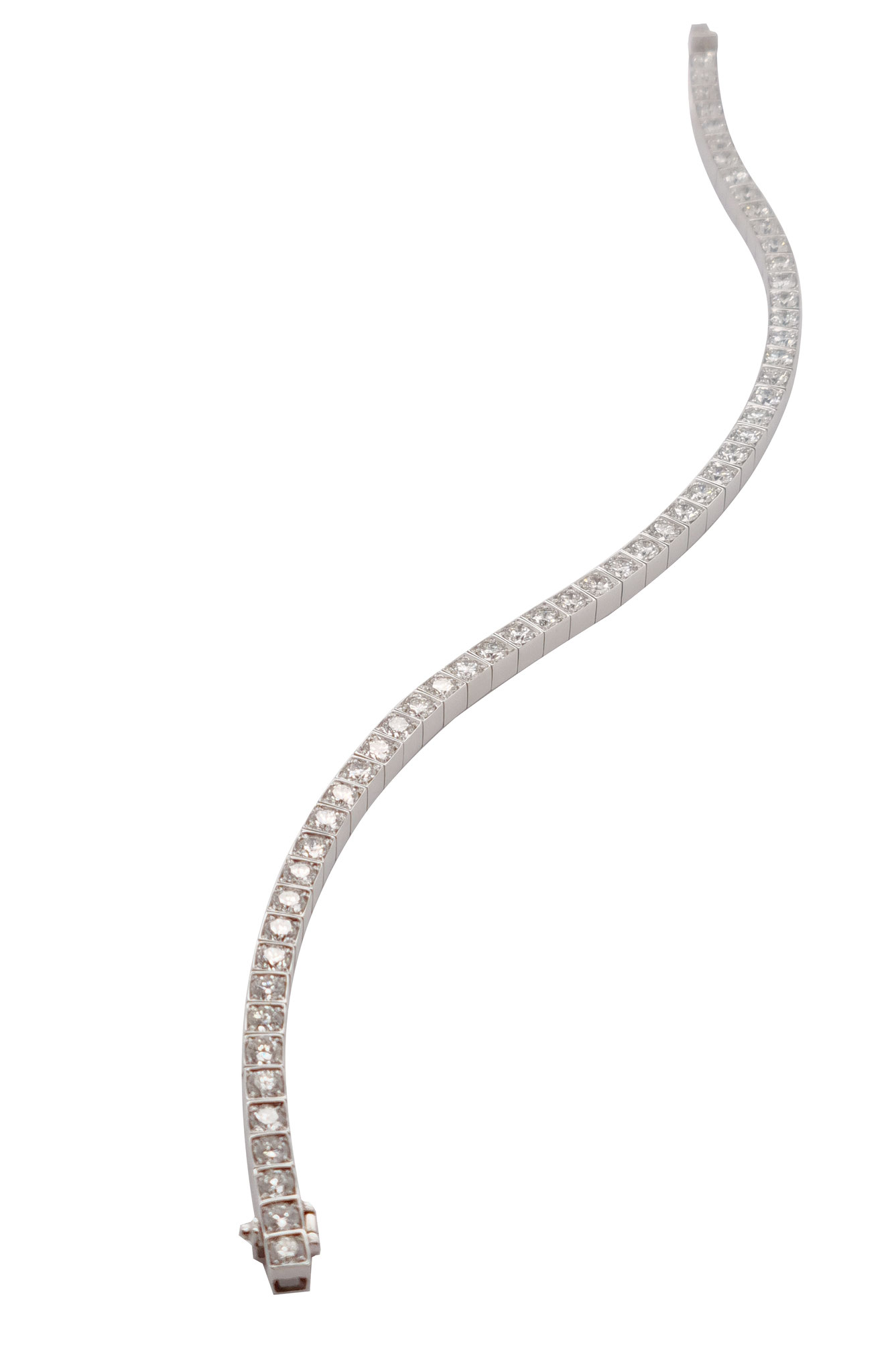 Tennisarmband aus 18 karat Weißgold, mit Diamanten 3,62 carat TW/vvs, 8.500 Euro