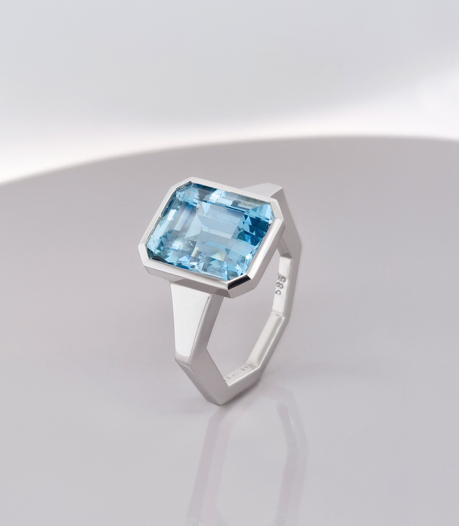 handgefertigter Ring mit Aquamarin von Seitner
