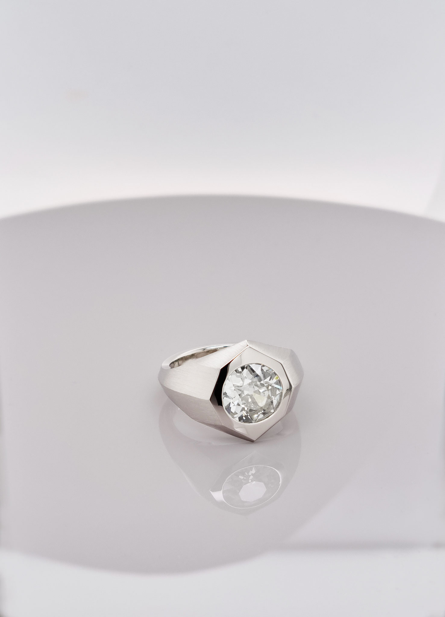 Ring aus 950 Platin, Altschliff Diamant 2,37 carat