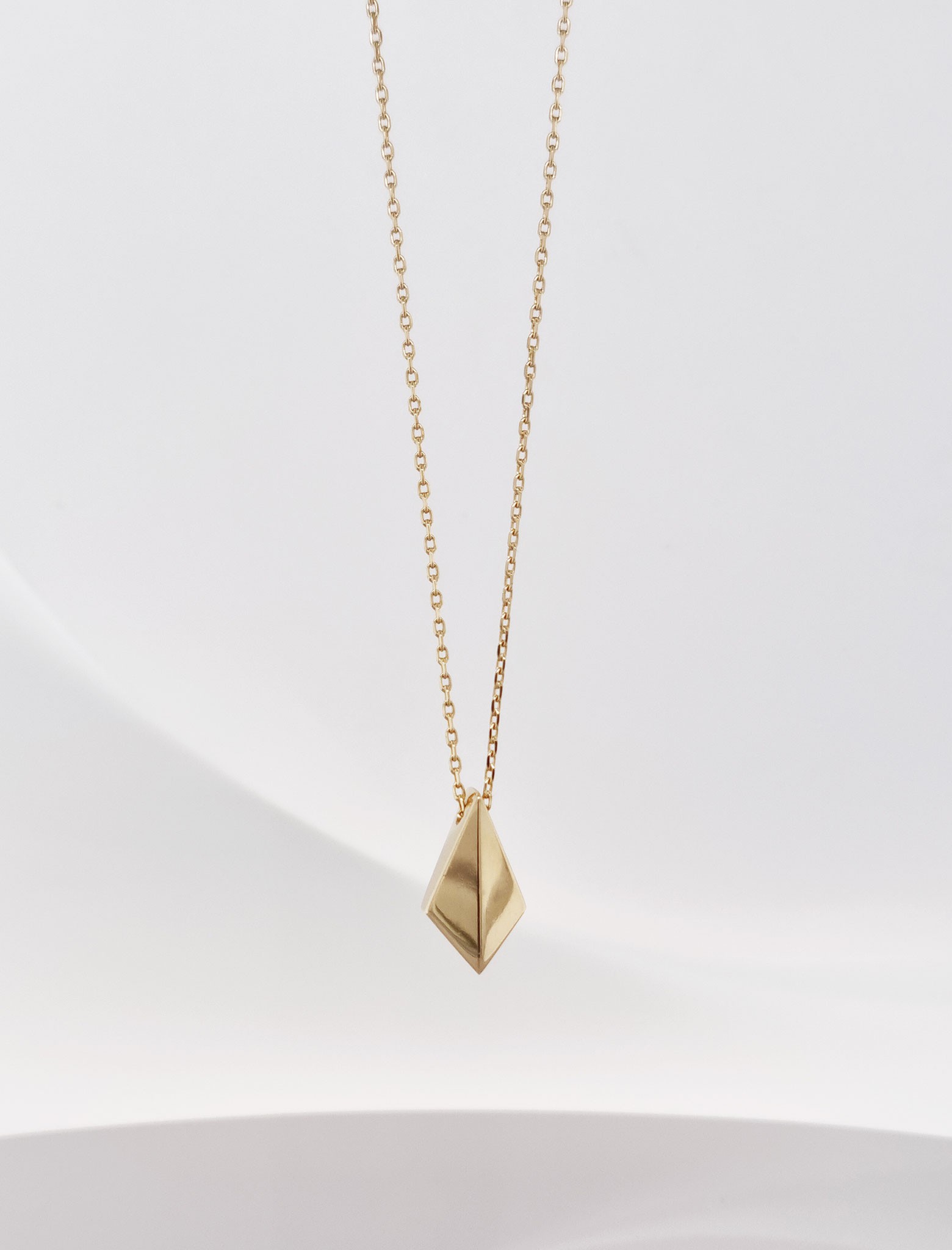 Anhänger mit Kette aus 14 karat Gelbgold, 660 Euro