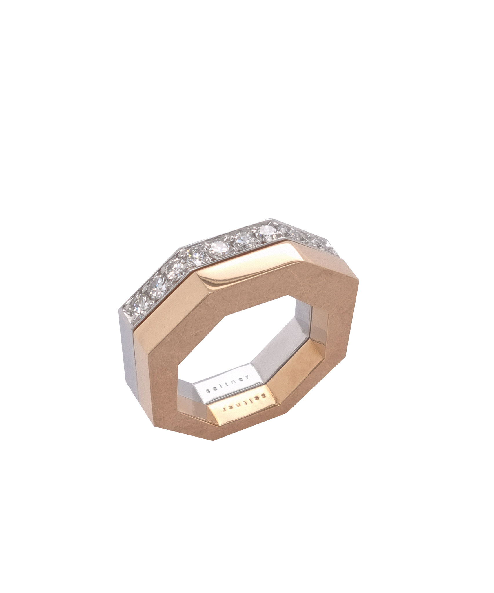 Achteckring aus 18 karat Gelbgold 1.780 Euro, Achteckring aus 18 karat Weißgold, 0,56 carat Diamanten, 2.680 Euro