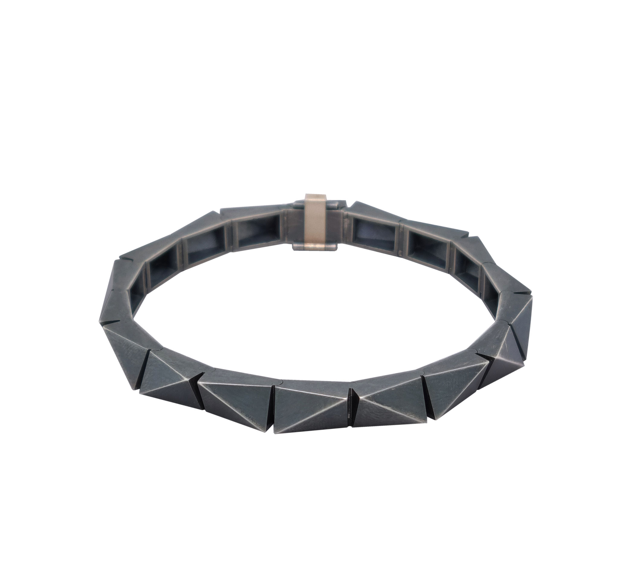 Armband aus geschwärztem Sterlingsilber, 1.960 Euro