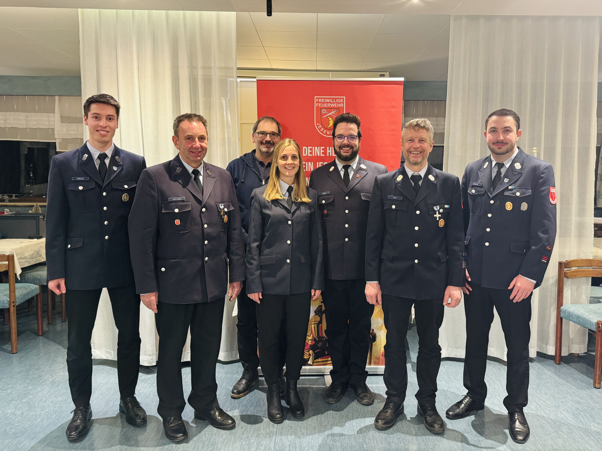 Aktuelle Vorstandschaft mit Kommandanten, v.l.n.r.: Michael Drexler, Robert Hartmann, Josef Eibl, Maria Hörhager, Anton Herele, Jürgen Vogt und Florian Peschke