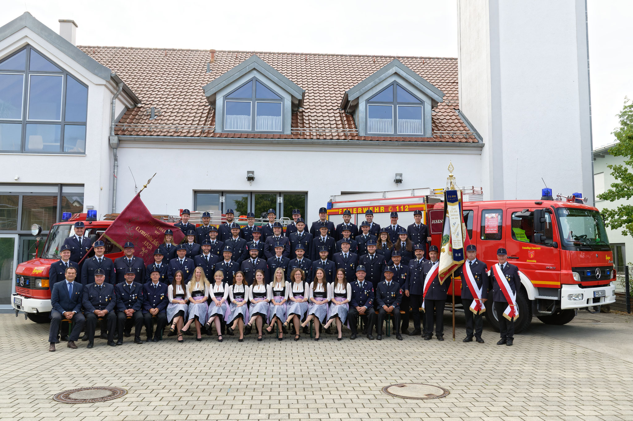 Aktive Mannschaft mit Festdamen