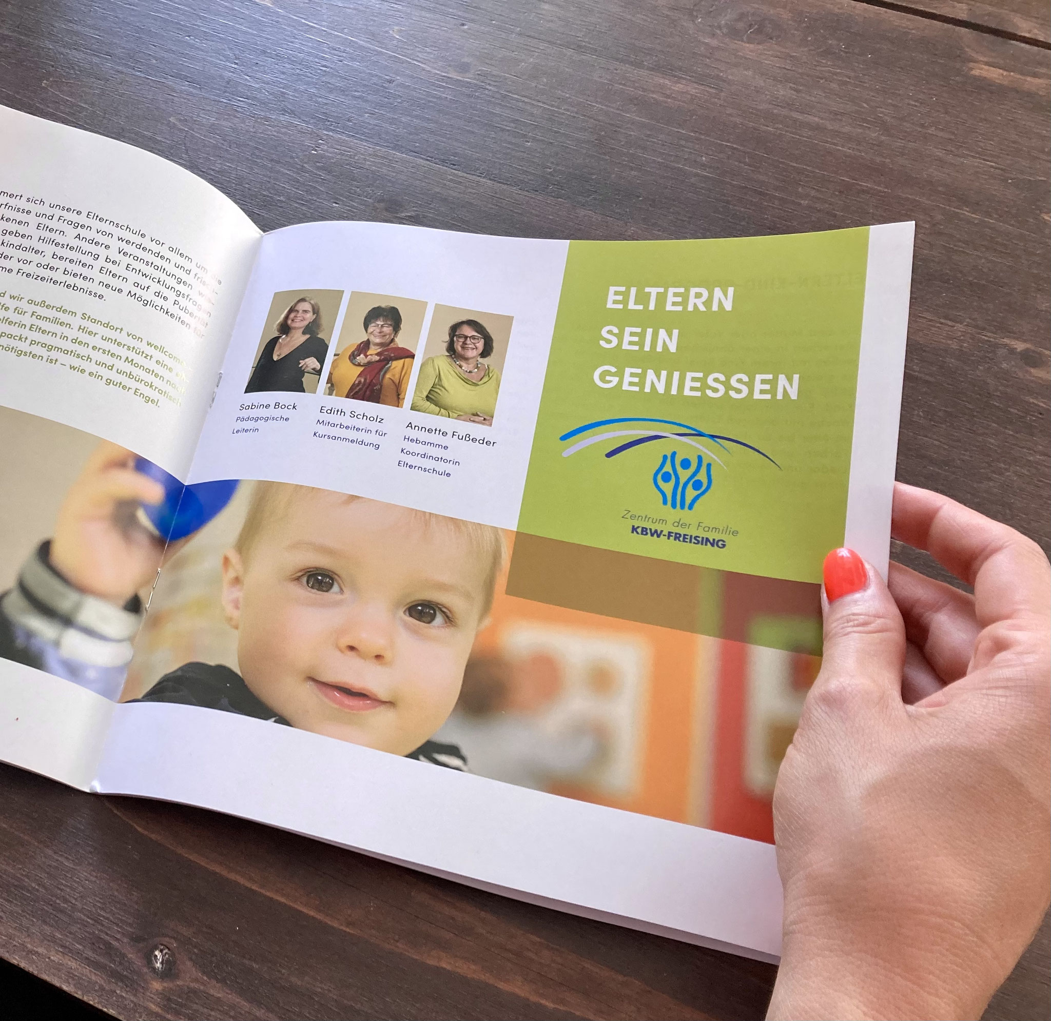 Wie eine "olle" Broschüre gut machen? So, dass sie zum Unternehmen passt - und zugleich die Zielgruppe erreicht. Heißt erstmal: gescheit nachdenken. Und: tief einfühlen.