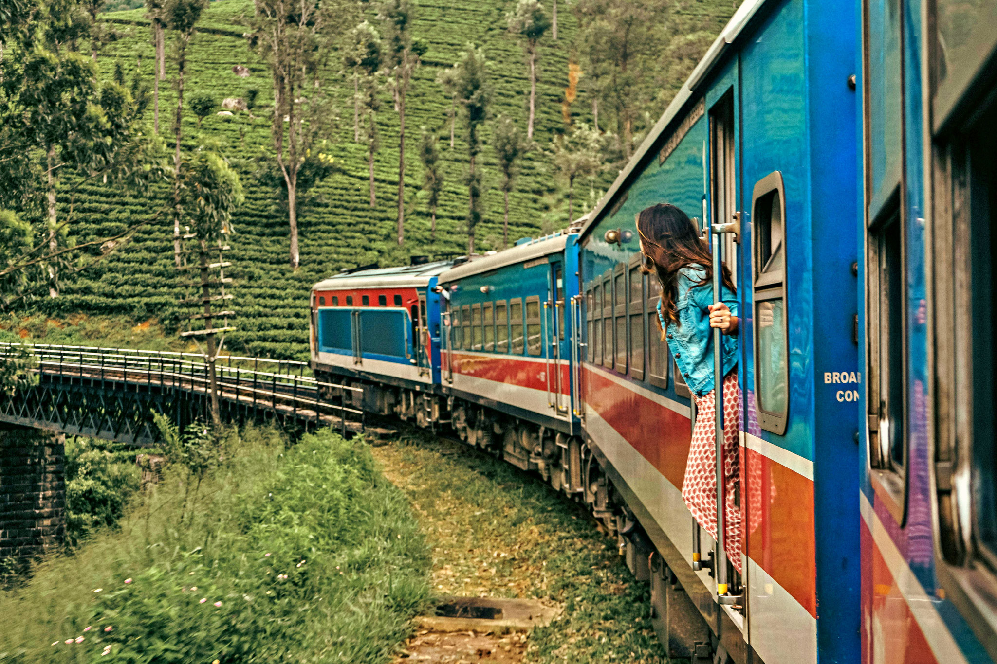 Zugfahrt durchs Hochland von Nuwara Eliya nach Ella