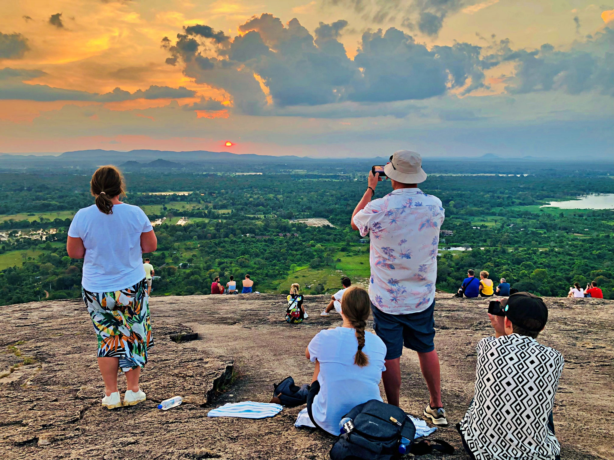 Traumhafte Aussicht auf dem Pidurangala Felsen