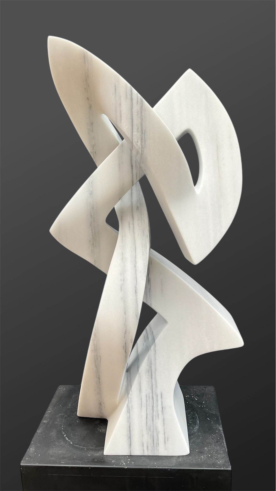 Pas de deux, 65 cm hoog, Lasa marmer