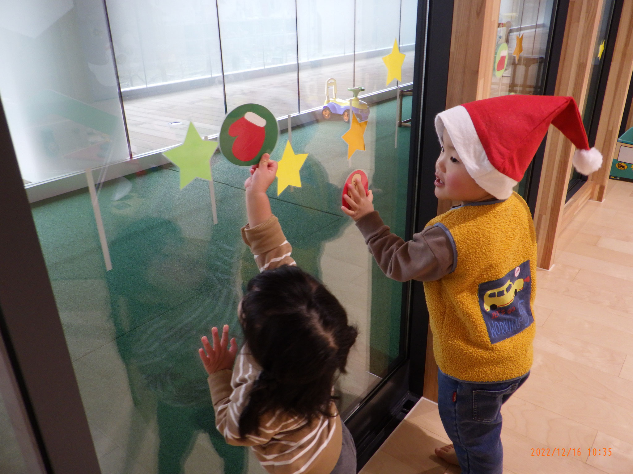 ー保育室の飾り付けー　子どもたちの“やりたい”を育みます。