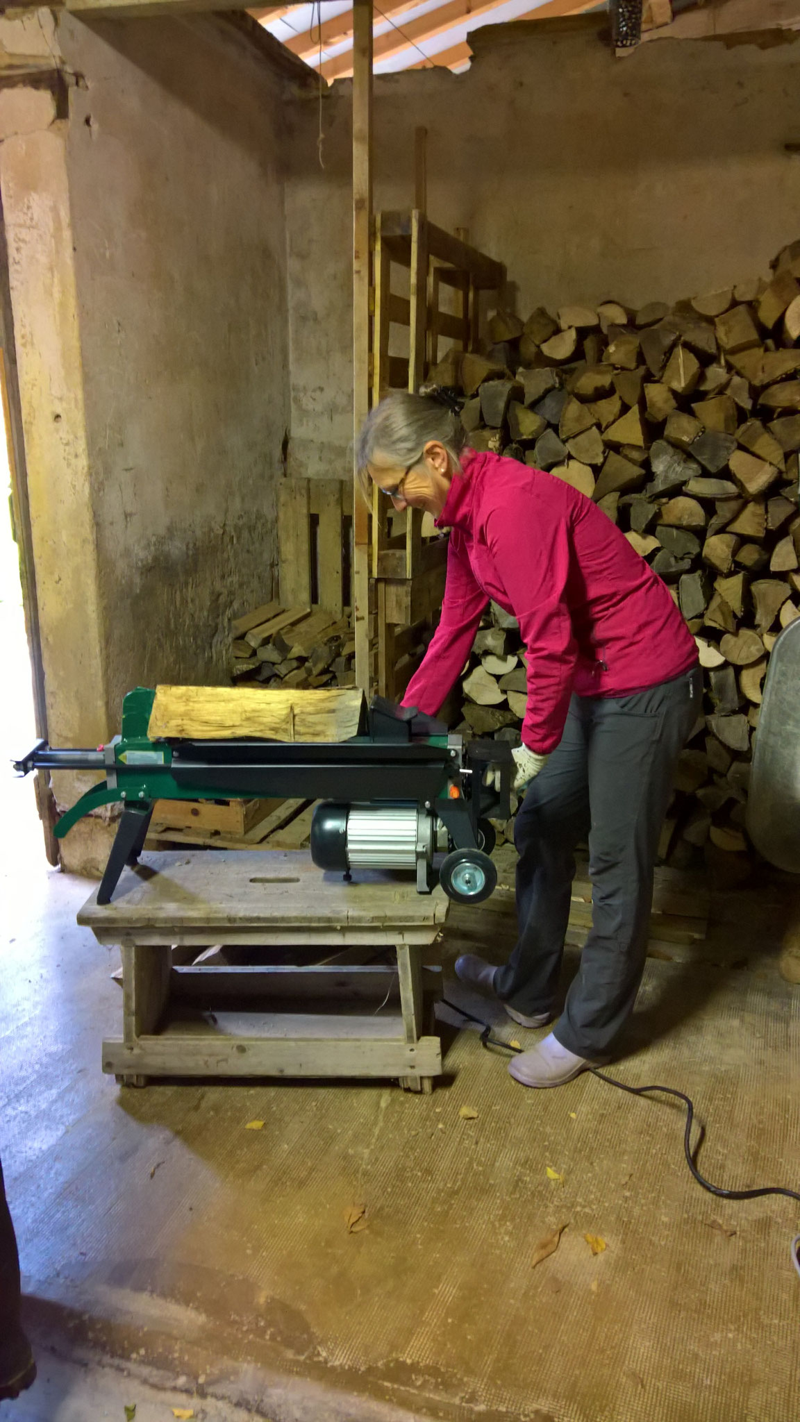 Eine Holzspaltmaschine für das Kaminholz