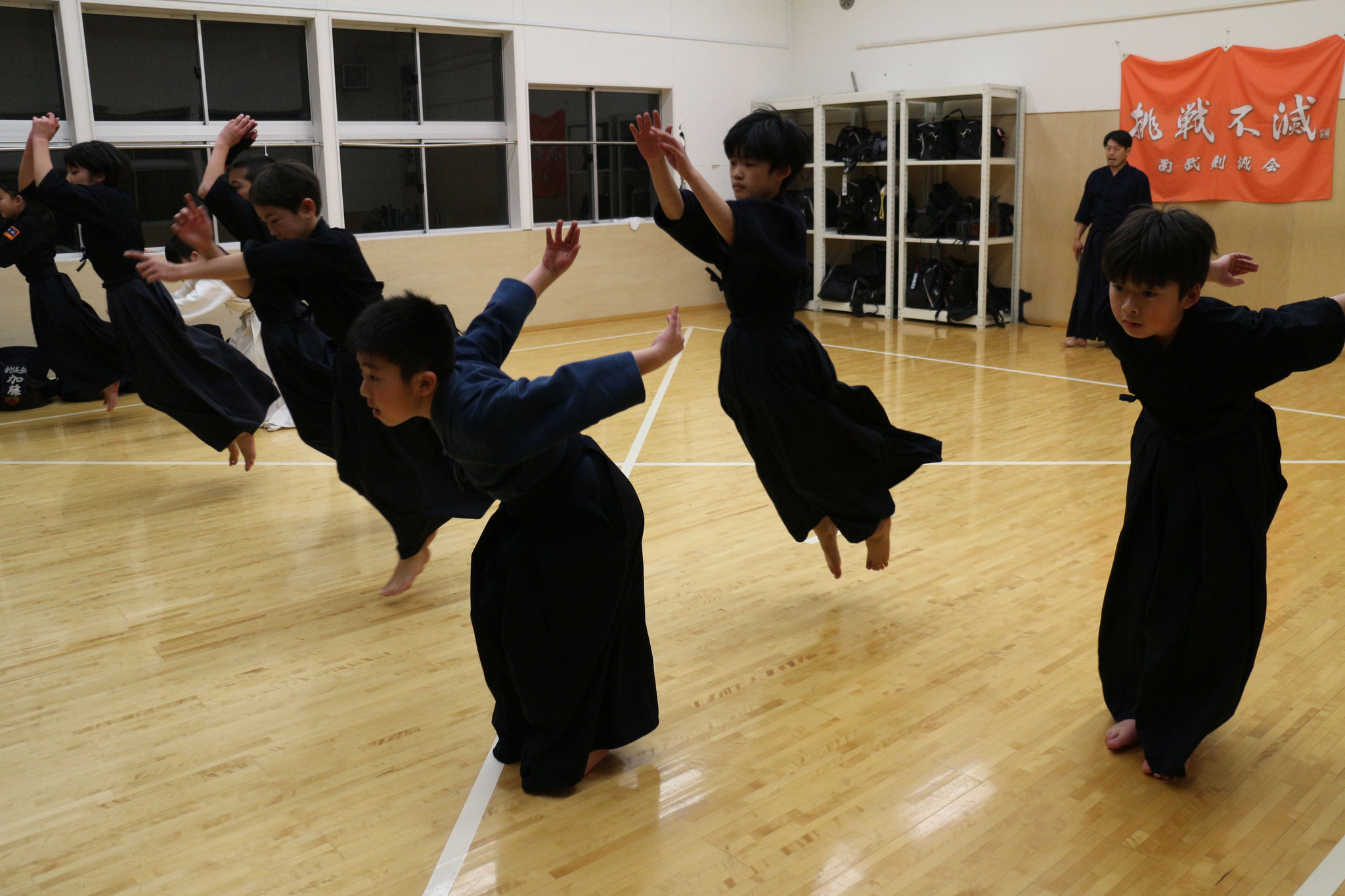 道場内ジャンプで移動。脚力アップ！