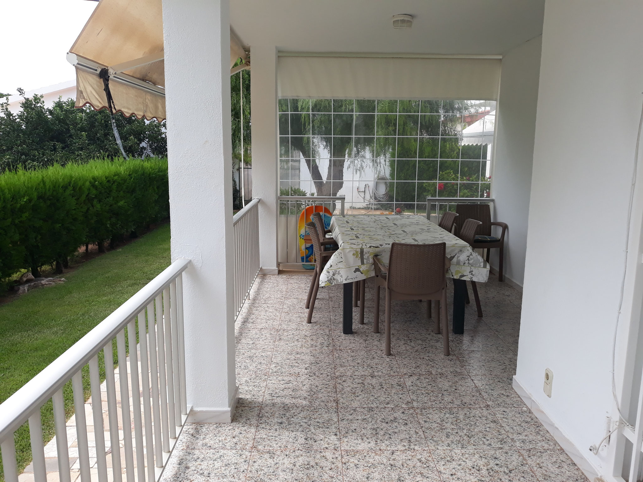 überdachte Terrasse