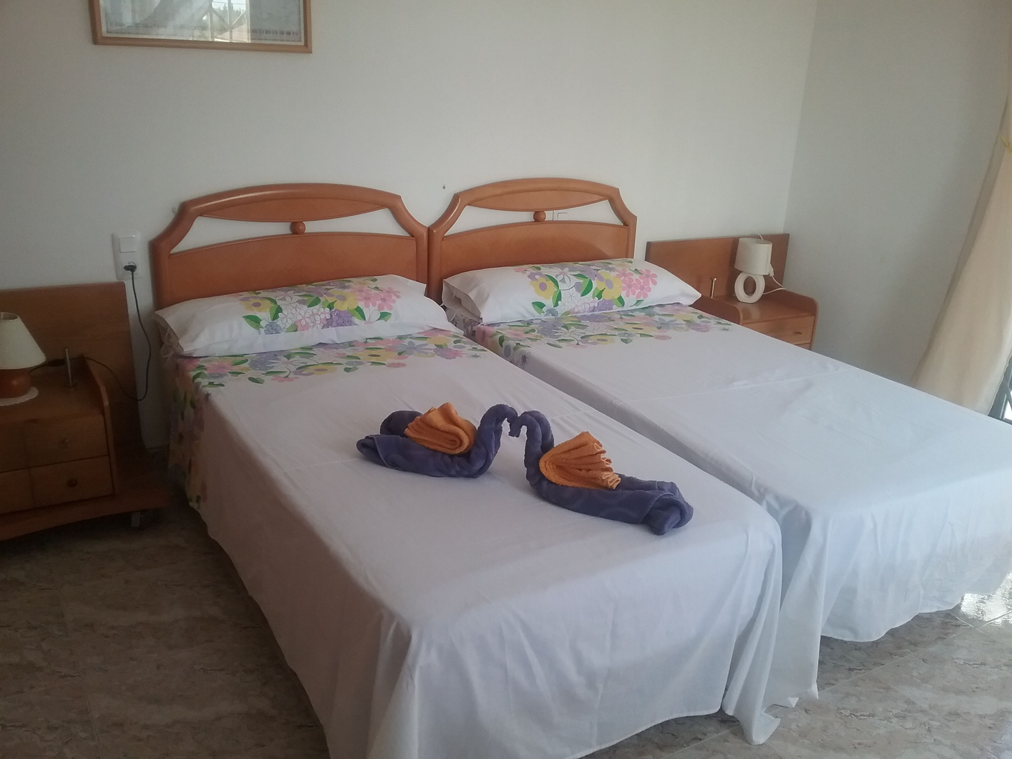Schlafzimmer mit 2 Betten im OG
