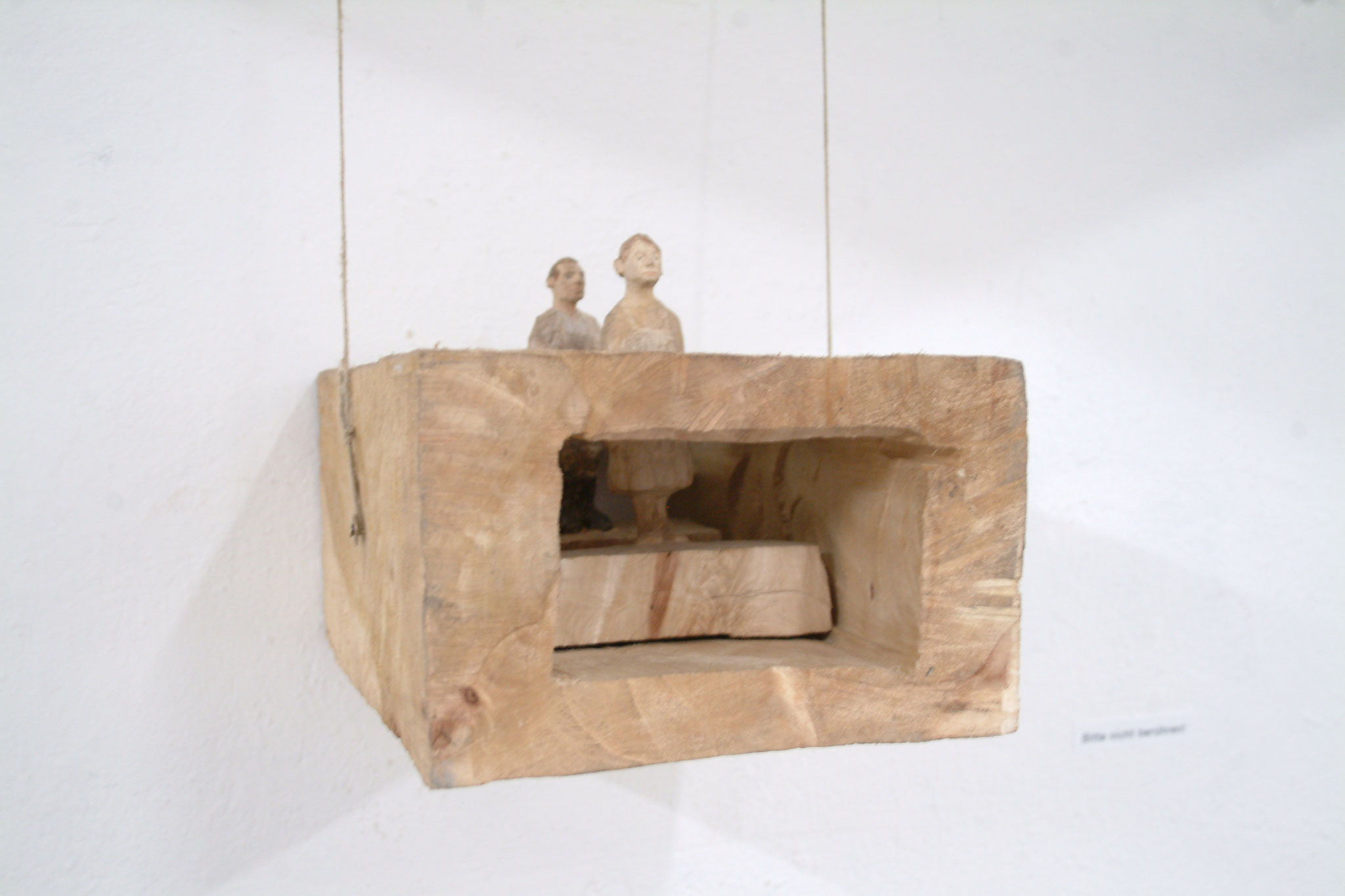 Kiste 4 - Mann und Frau, Pappelholz bemalt, 2011 Privatbesitz