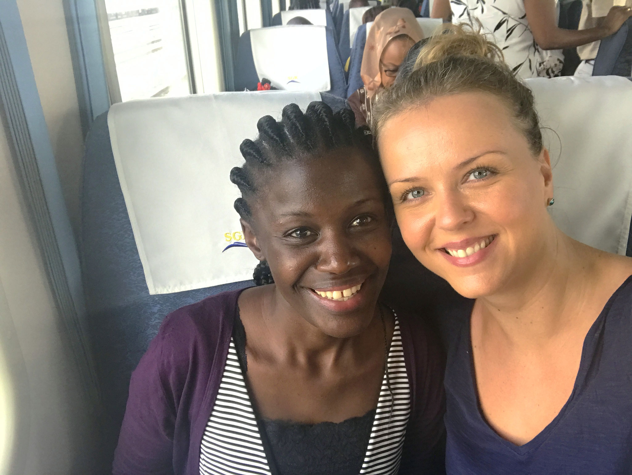 Elizabeth und ich im Zug nach Mombasa / Elizabeth and me on the train to Mombasa