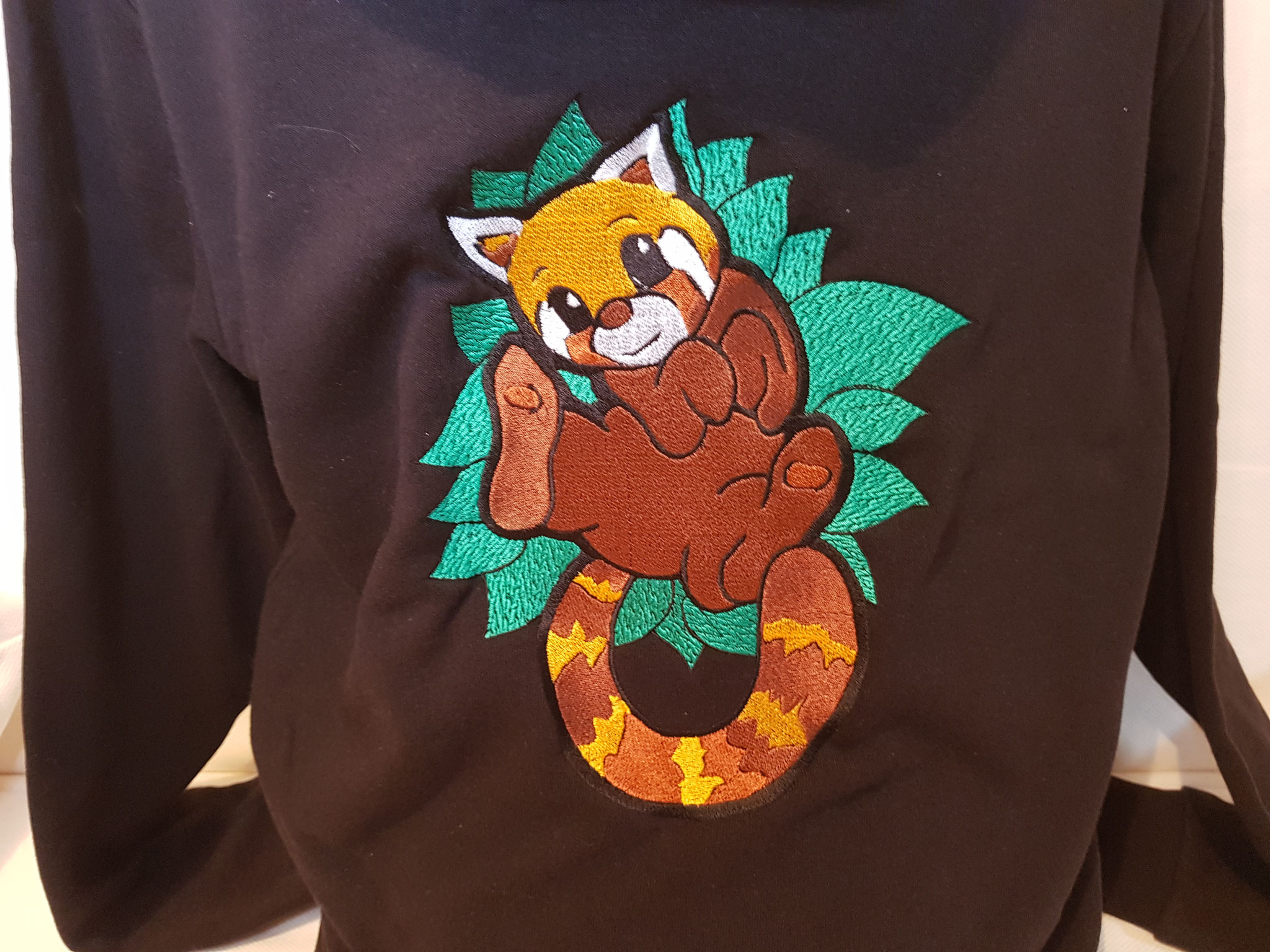 Broderie classique sur sweat à capuche