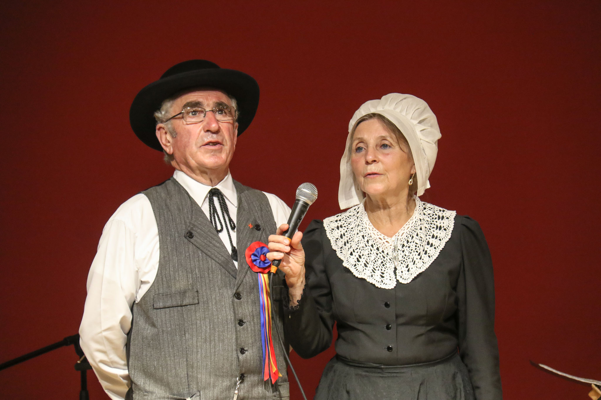 Groupe folklorique les ménestrels sarladais, musiciens et chanteurs de folklore, les instruments traditionnel l'accordéon diatonique et chromatique la vielle, les costumes traditionnel du Périgord noir, 
