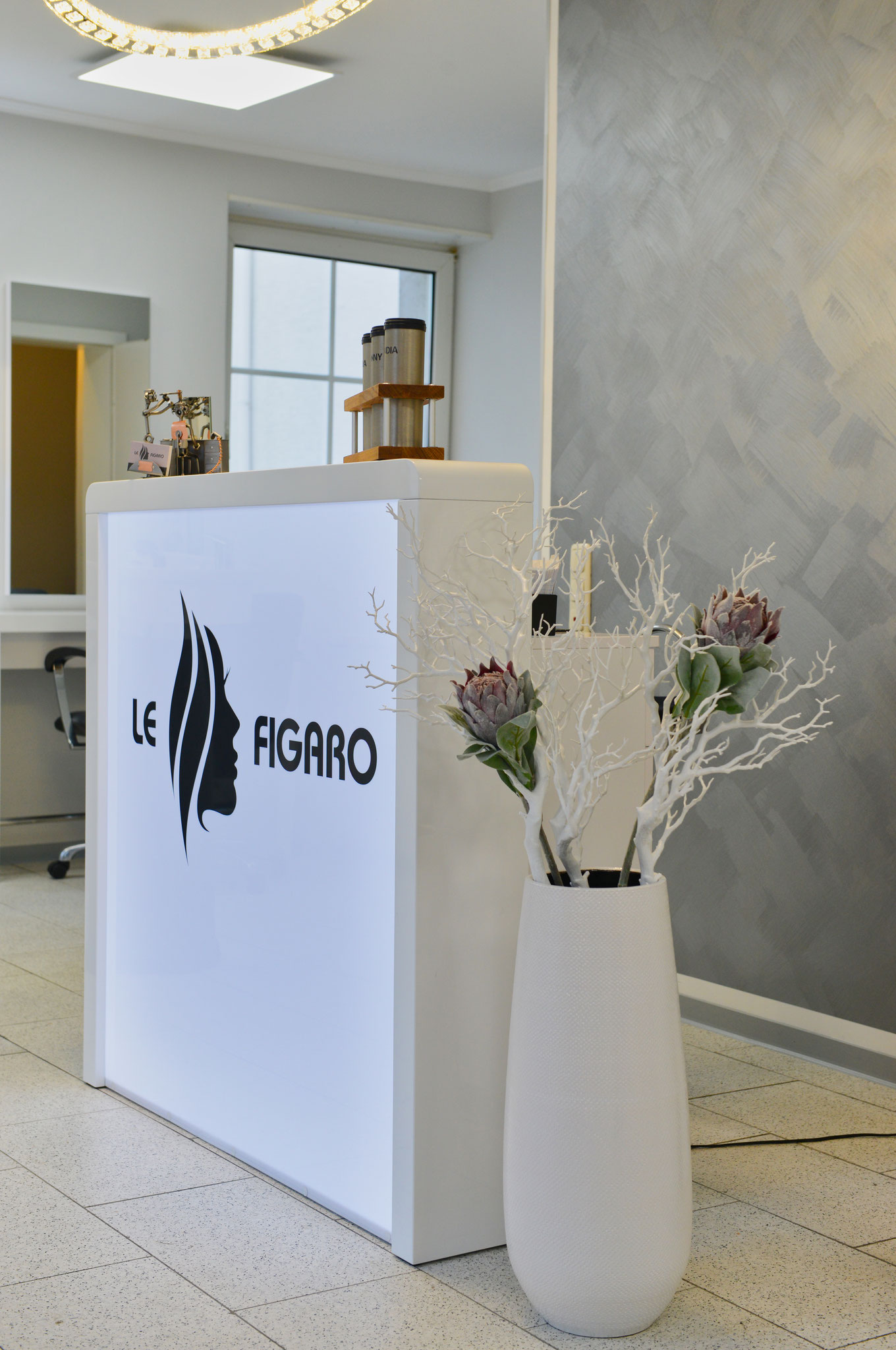SALON Friseursalon Le Figaro