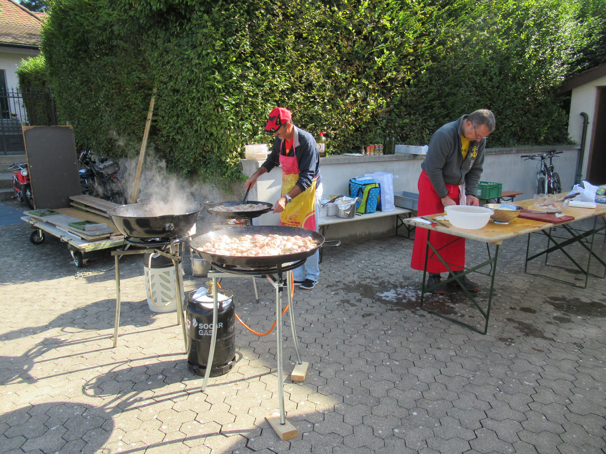 Die beiden Köche an der Arbeit.