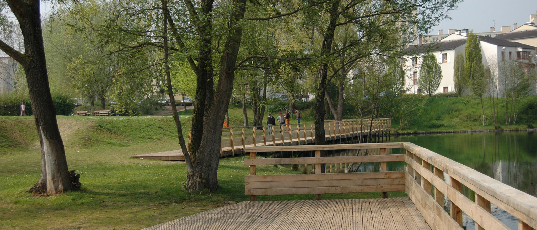 Lacs et stade nautique à Mantes la Jolie / aménagements des berges