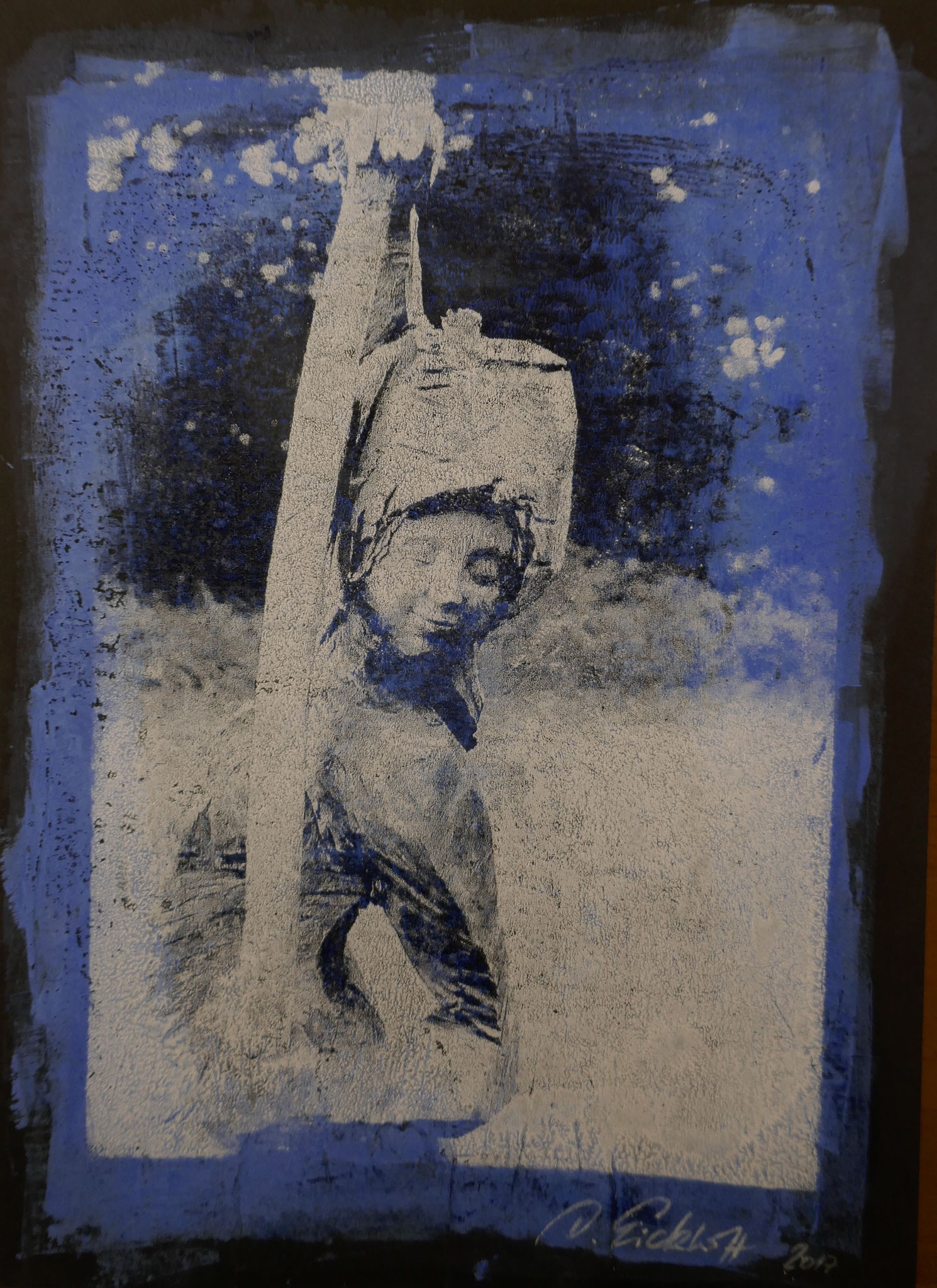 Utkiek (Holzskulptur von Tim Weigelt) in Prerow, Mischtechnik (Transferlithografie), 20x30cm