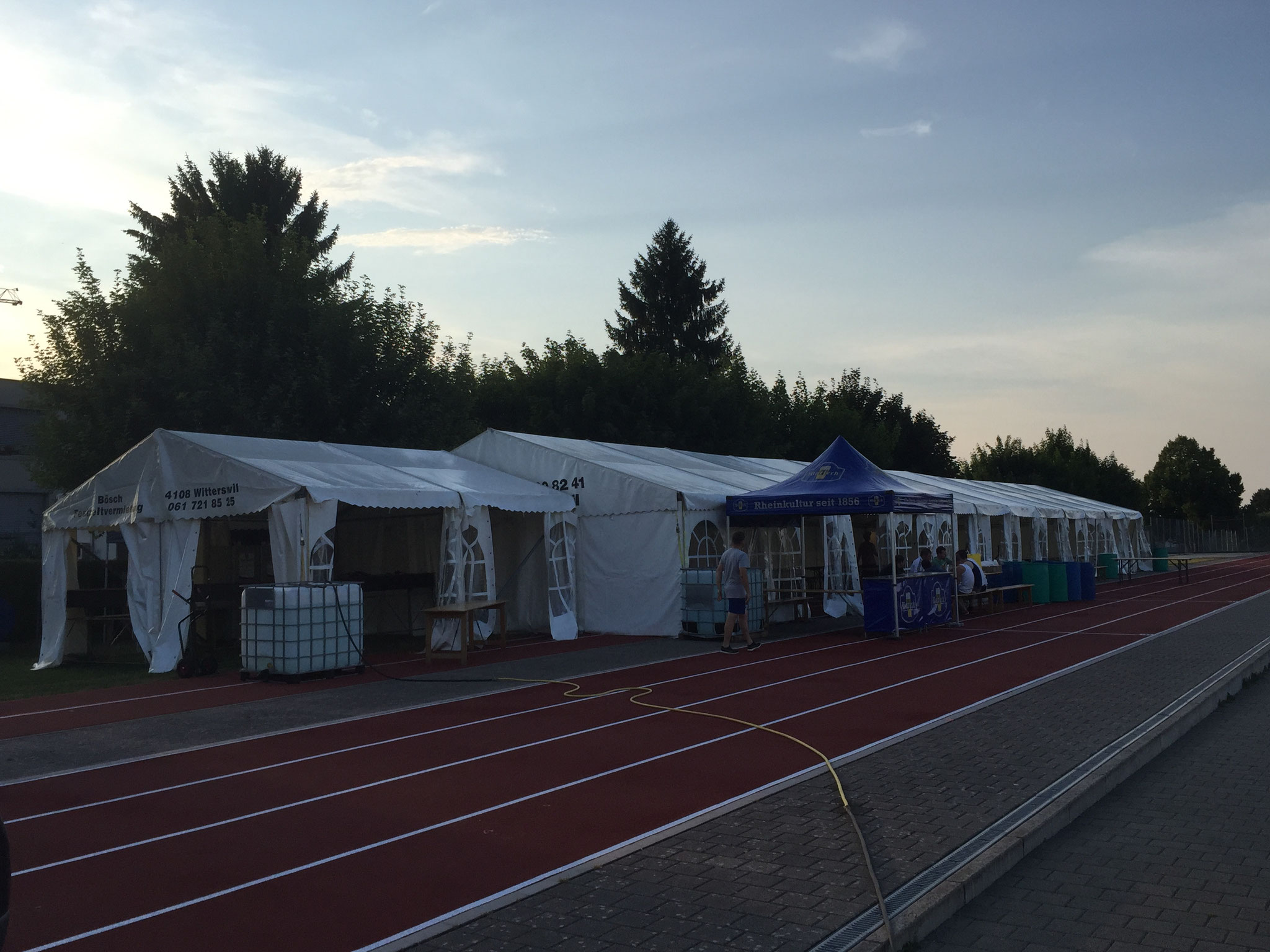 Zelt 6x6 Meter und Zelt 8x36 Meter 