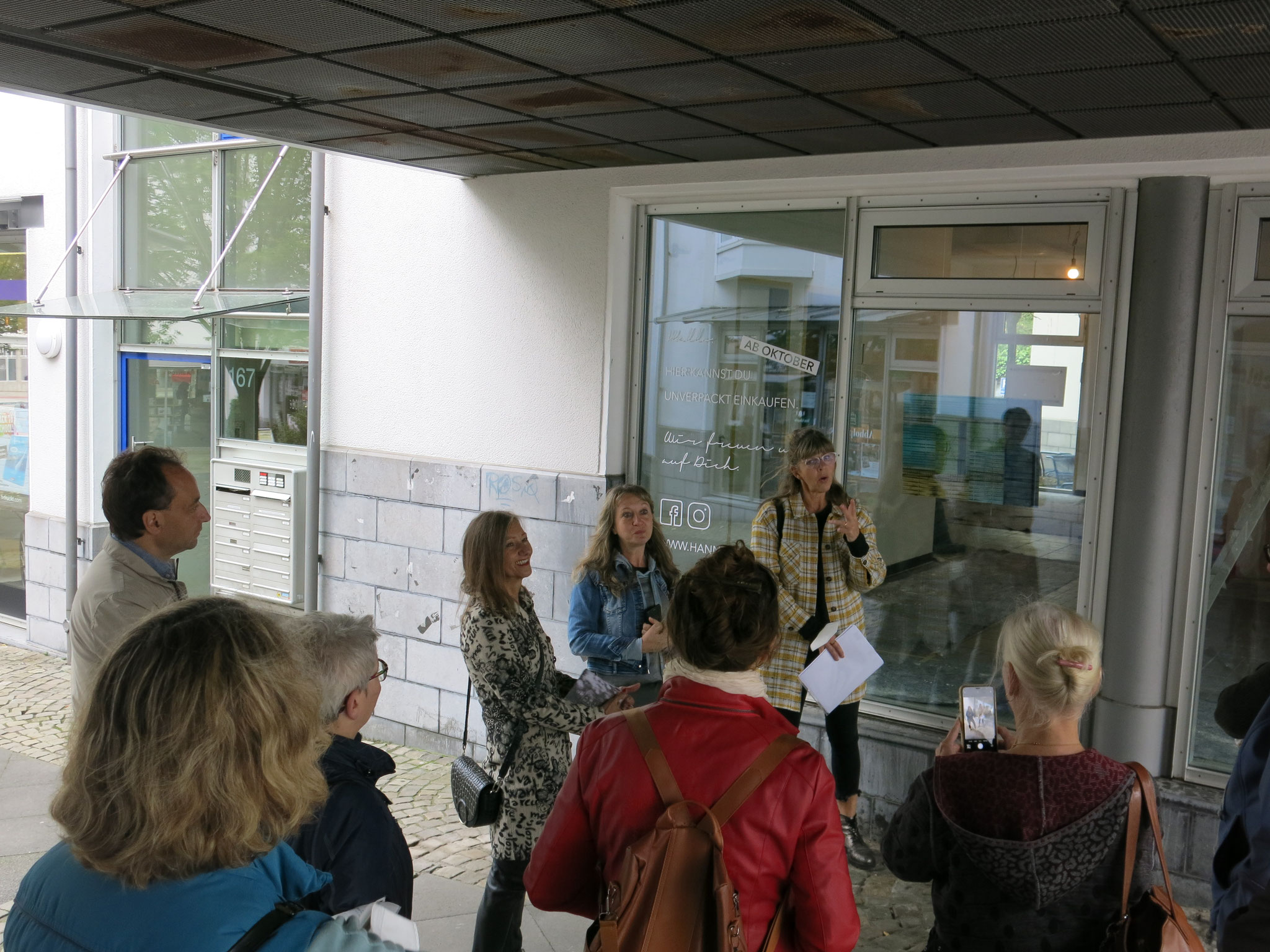 Beginn der Führung durch die Künstler*innen
