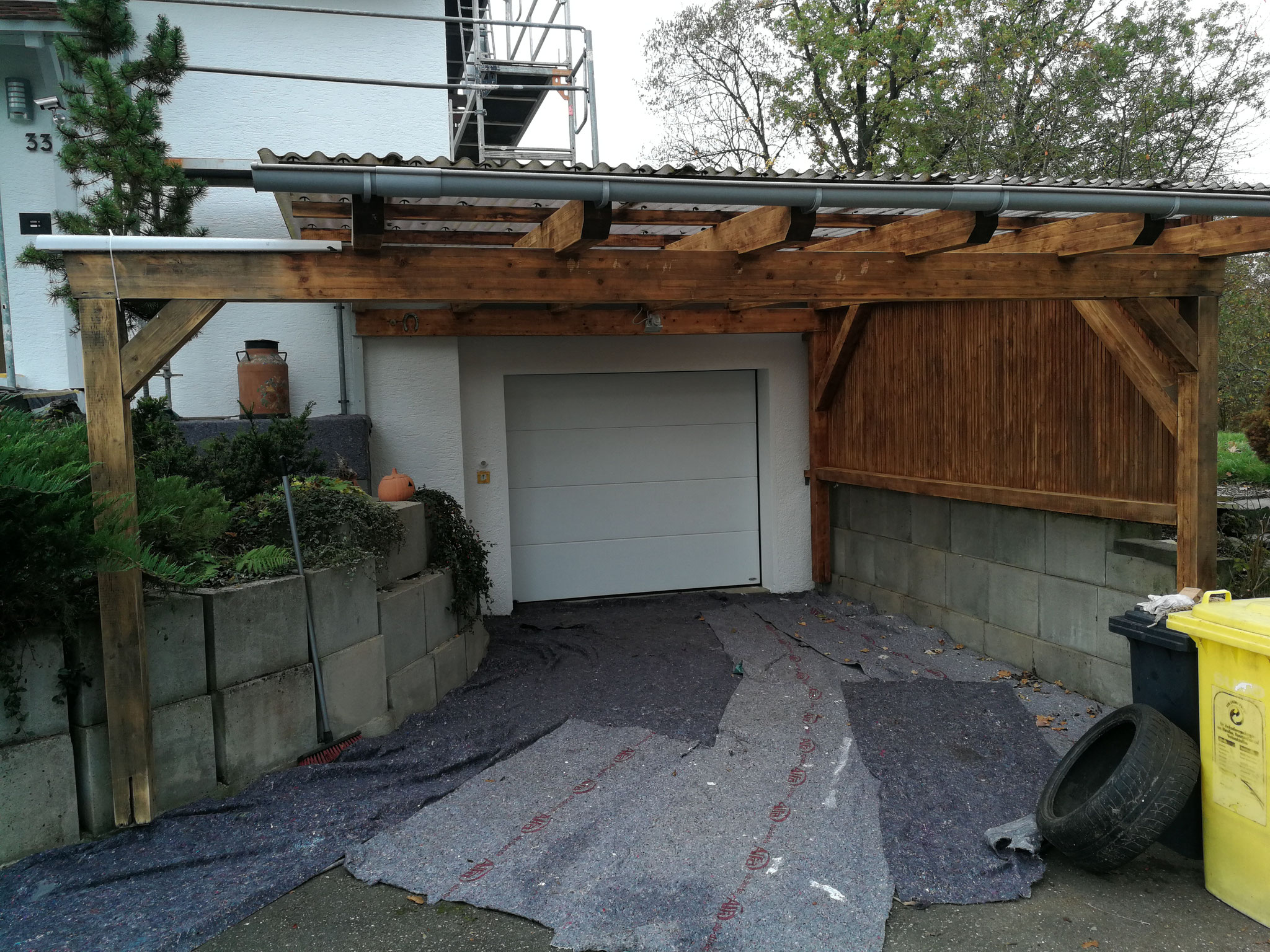 Carport vor der Renovierung.