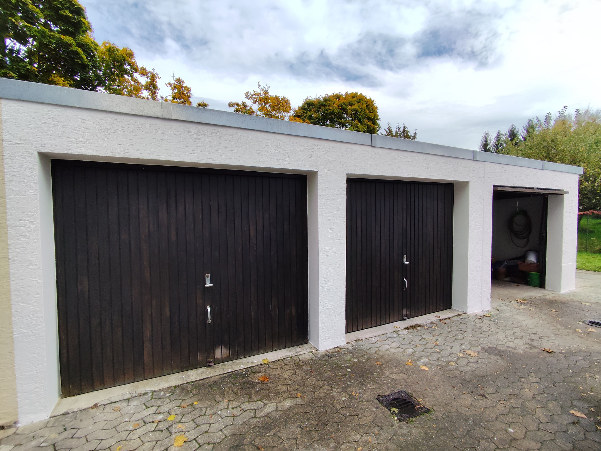 Garagensanierung der Putzfläche neu Saniert und gestrichen.