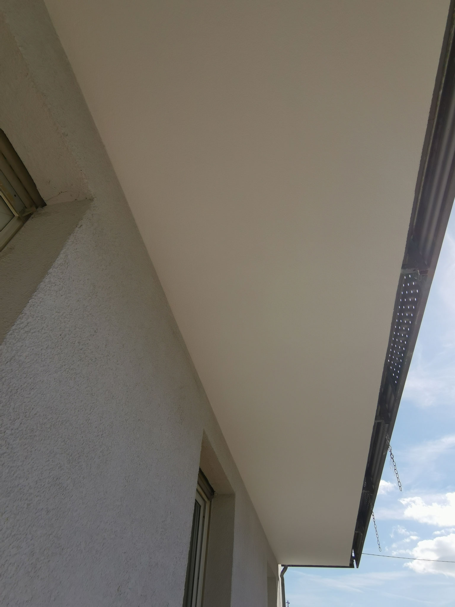 Balkondecke neu verputzt und neu gestrichen. 