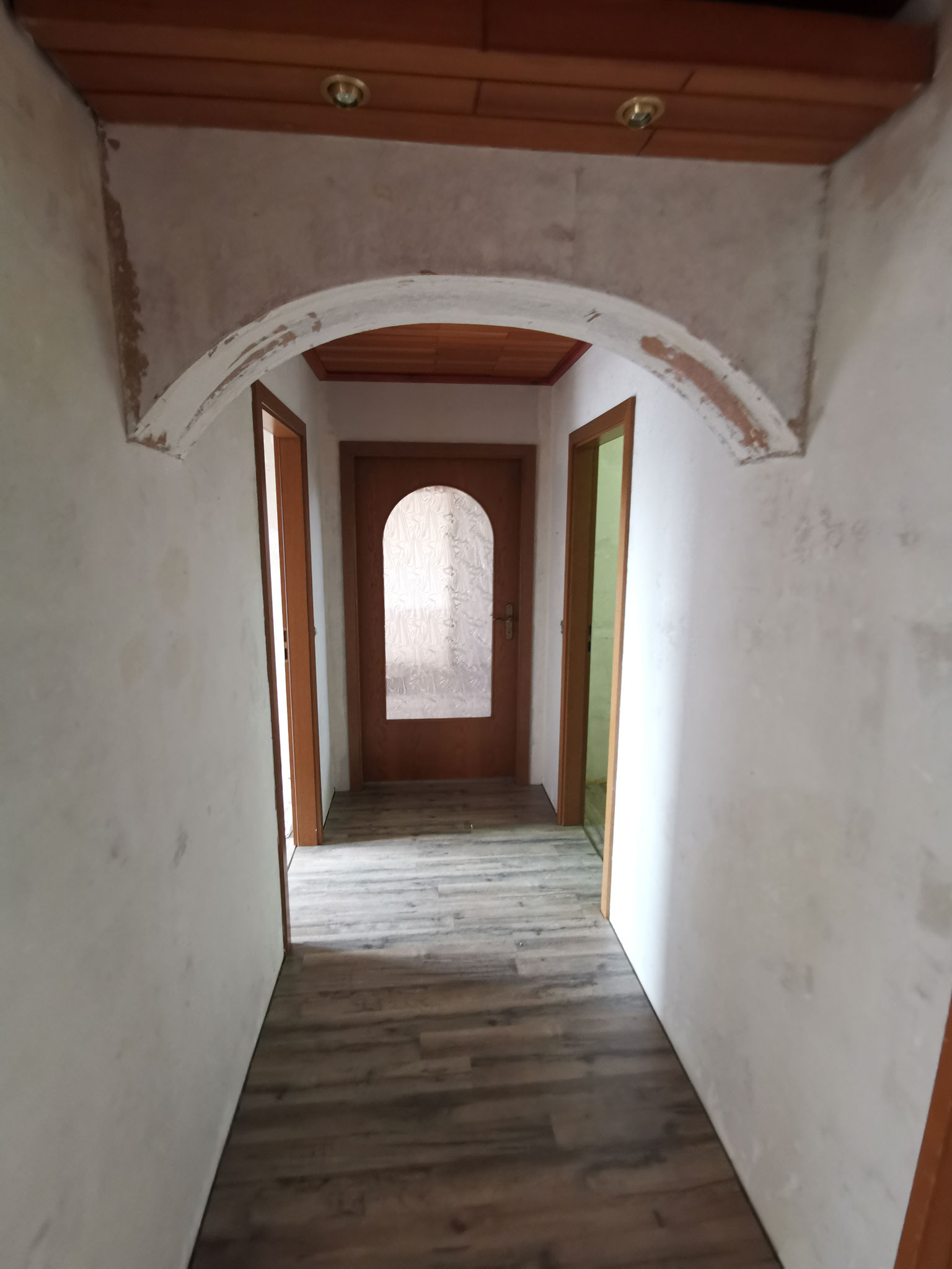 Wohnung unrenoviert.