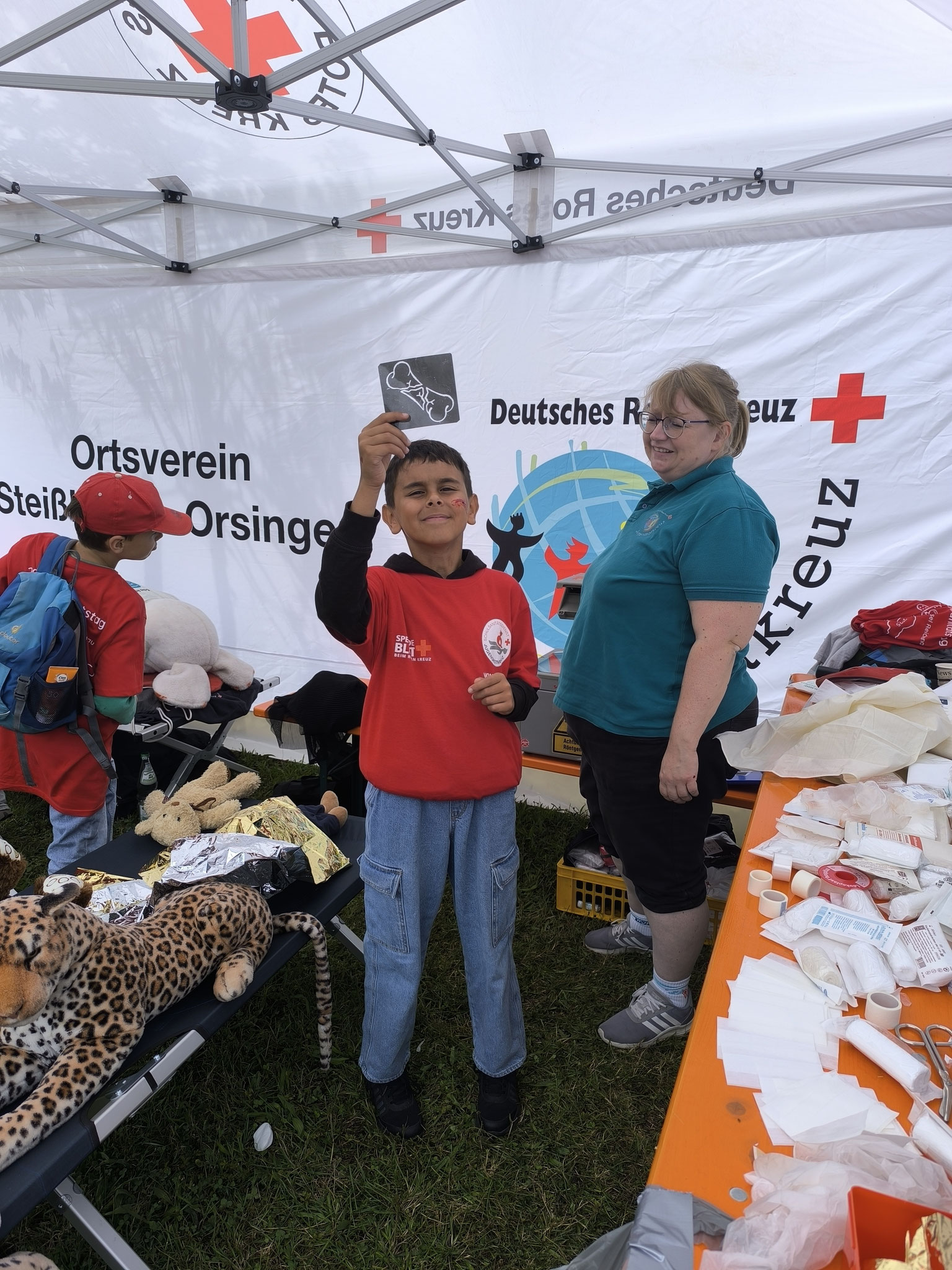 Unsere Juniorhelfer*innen verarzteten die Kuscheltiere professionell
