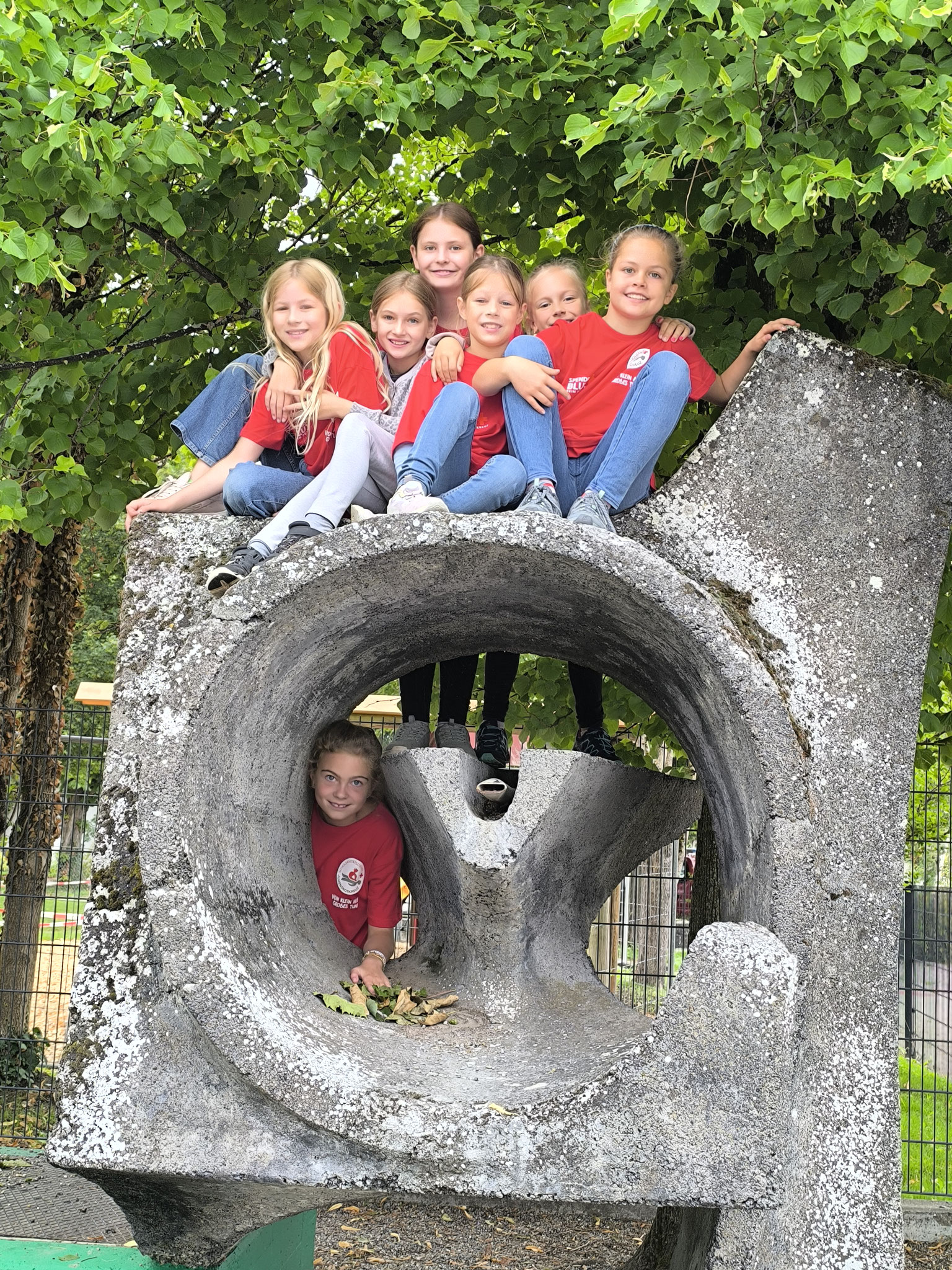 Auf dem Spielplatz wurde geklettert