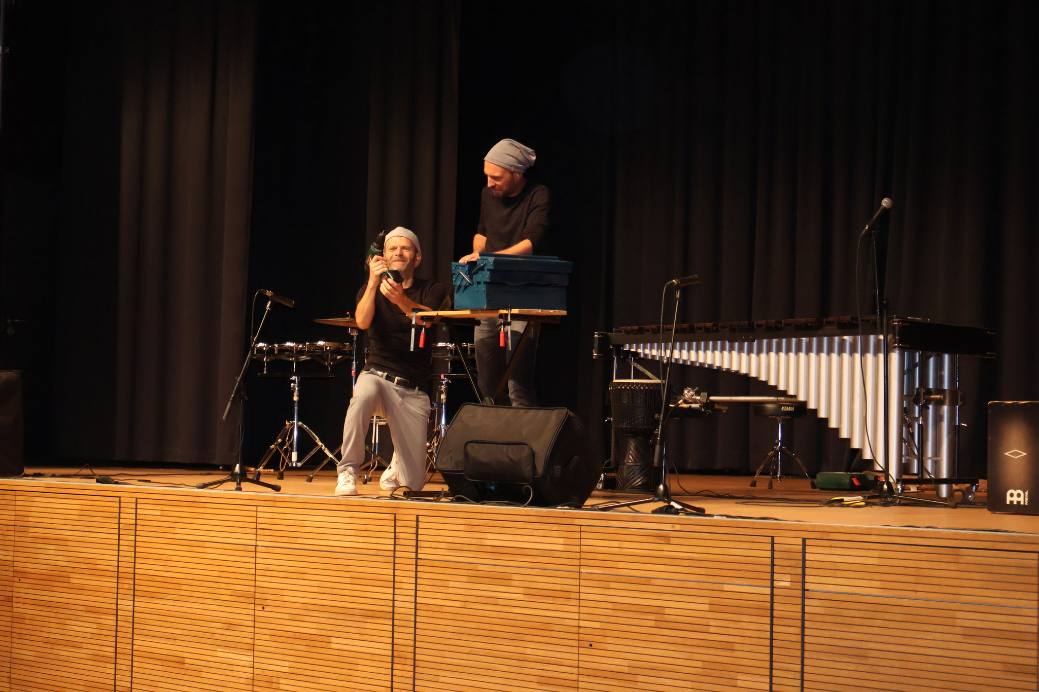 Auch im Bauhaus findet man Gegenstände mit denen man Musik machen kann