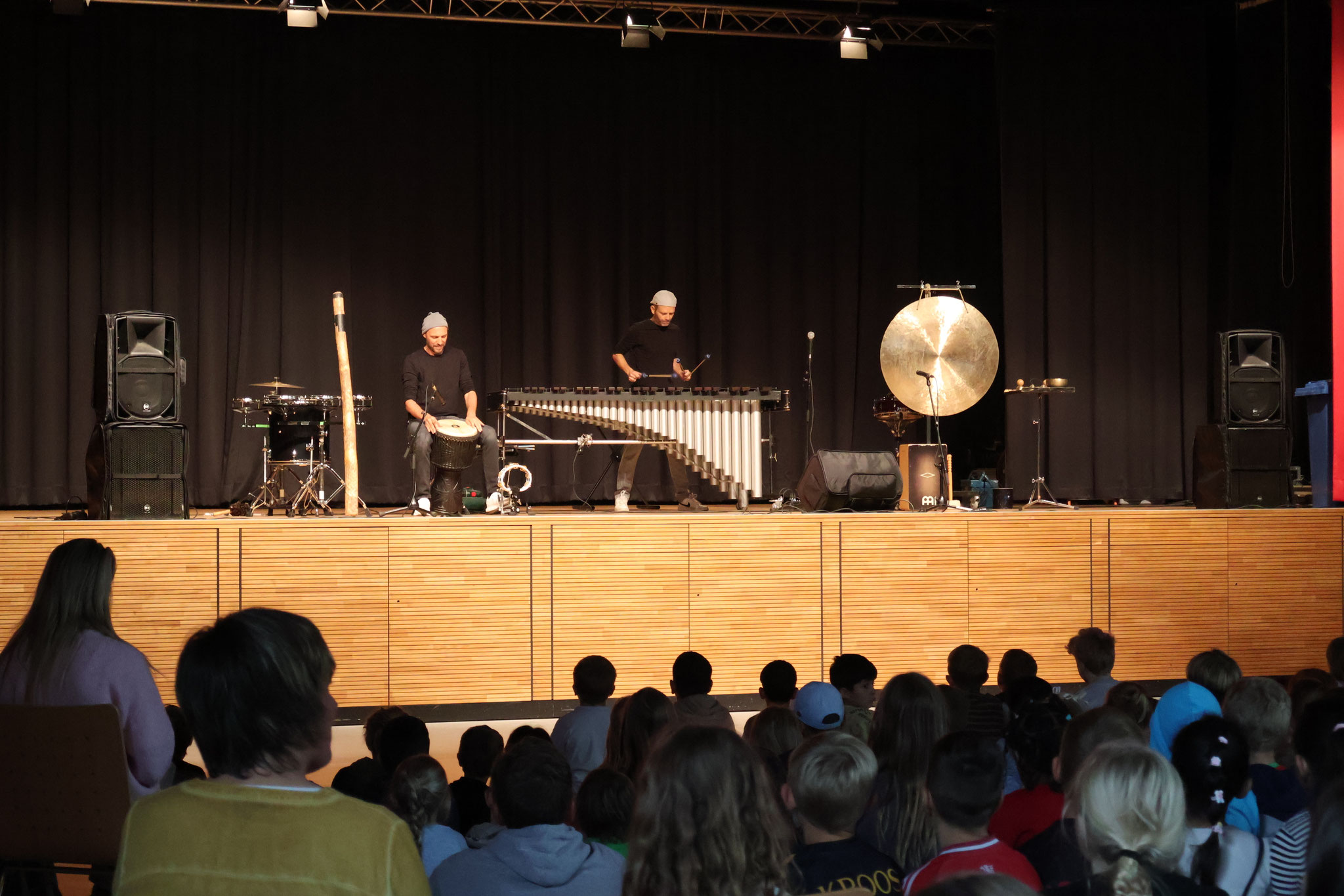 Alexander Glöggler und Philipp Jungk beginnen mit der Show