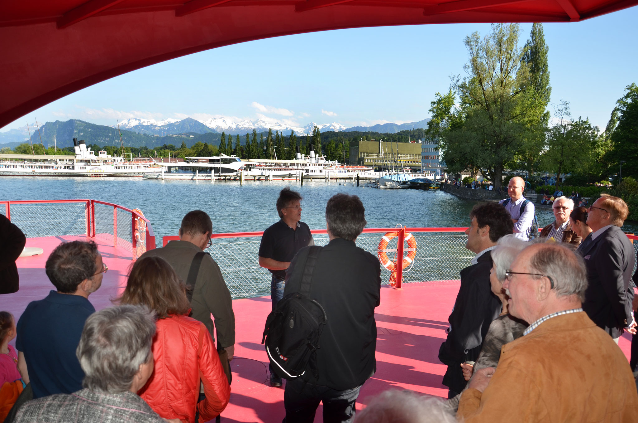Der Rundgang auf der Seerose mit Blick auf die Werft.