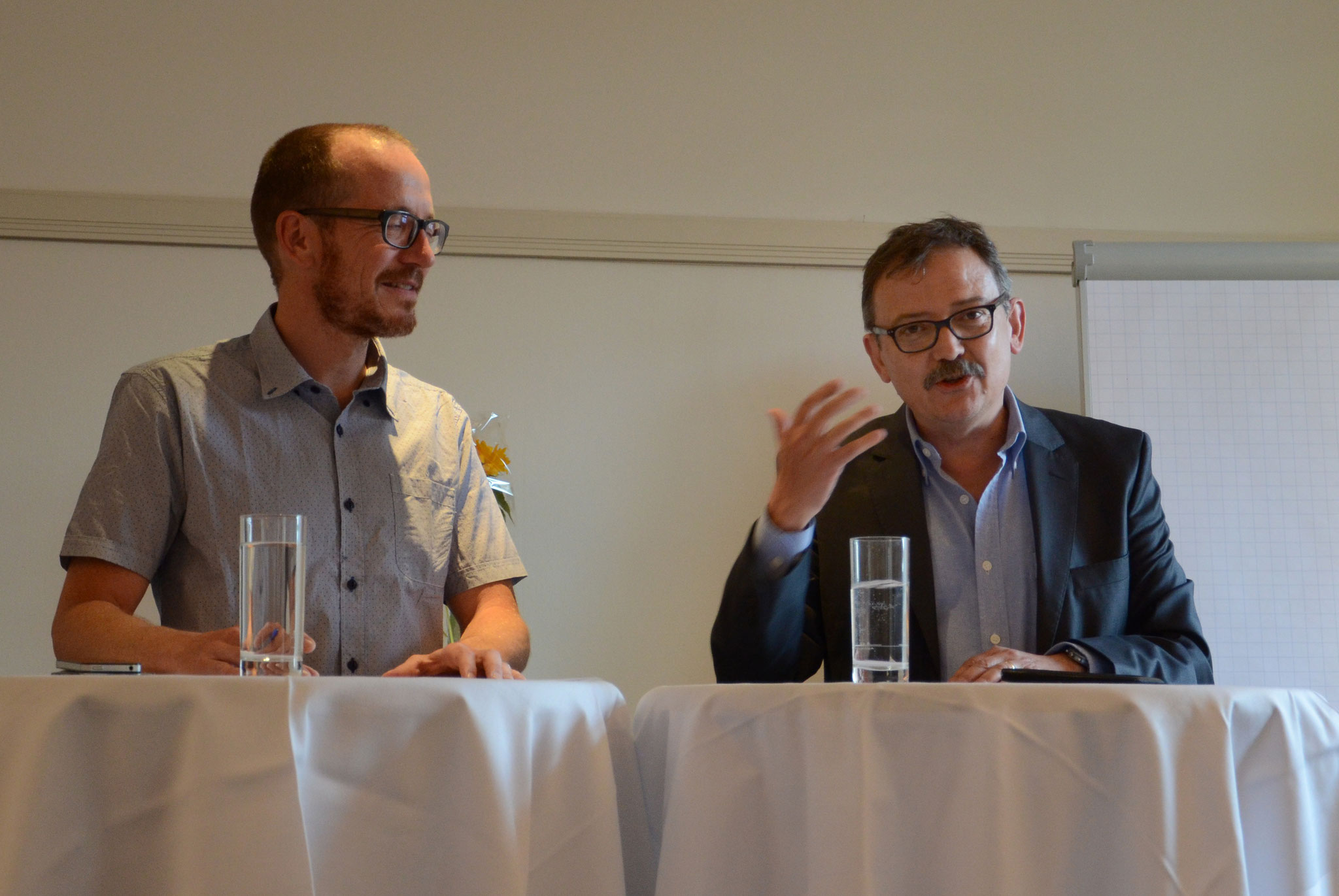 Urs Schlatter im Gespräch mit MAZ-Direktor Diego Yanez.