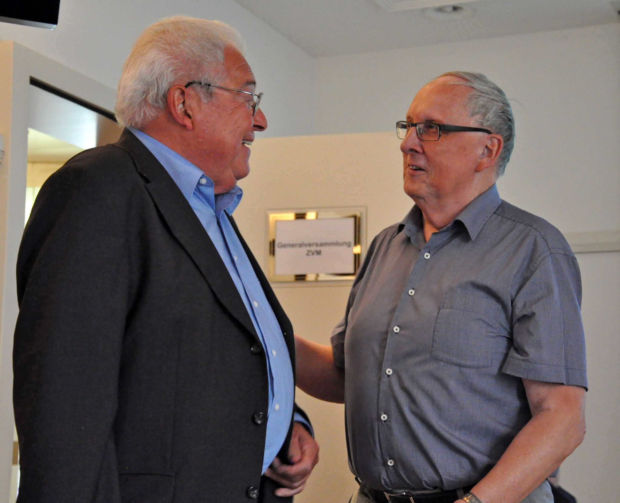 Unser Ehrenmitglied Hermann Schlapp im Gespräch mit Seppi Ritler.