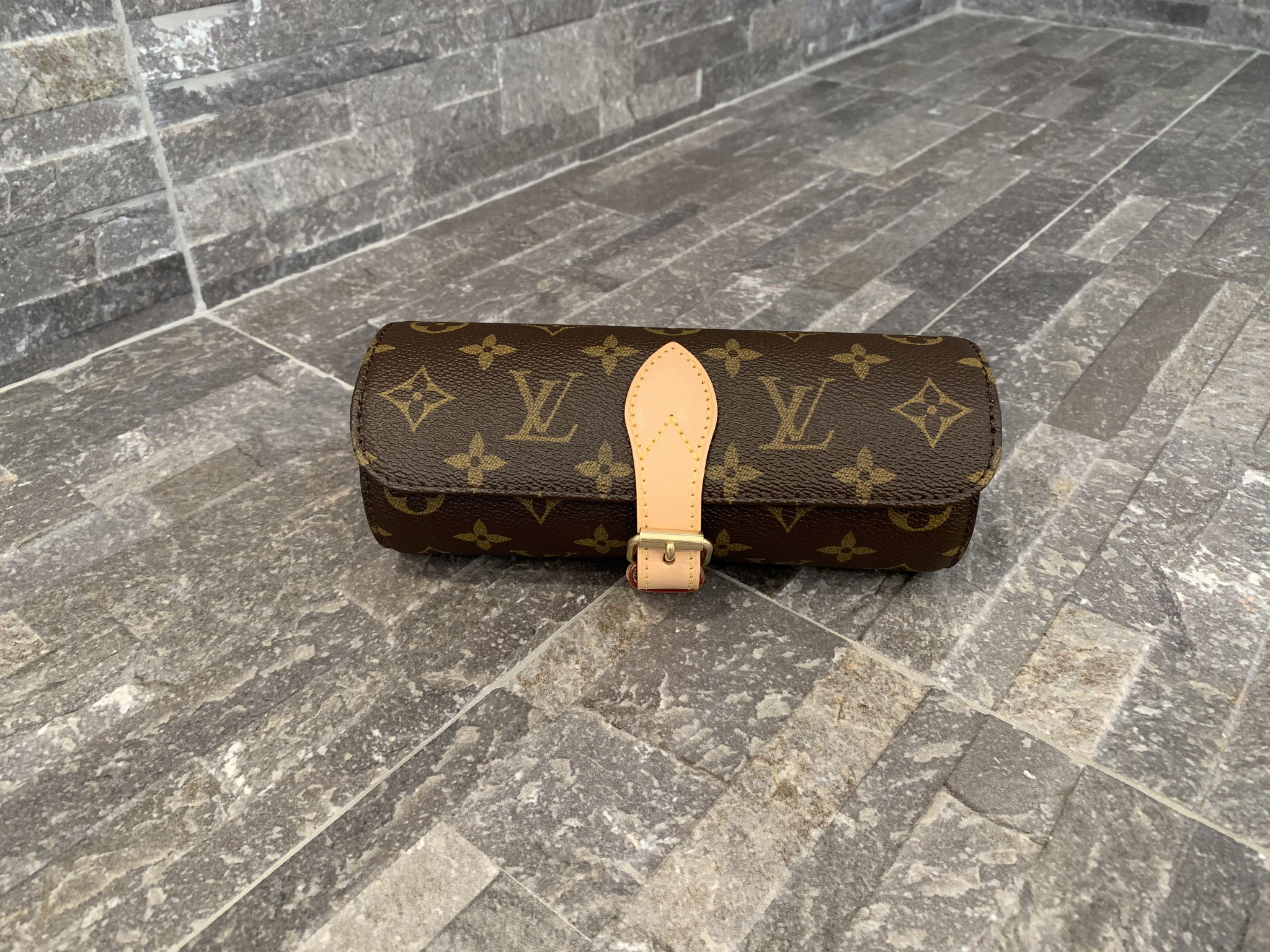 Louis Vuitton Monogram Canvas Uhrenetui - Ankauf & Verkauf Second Hand  Designertaschen und Accessoires