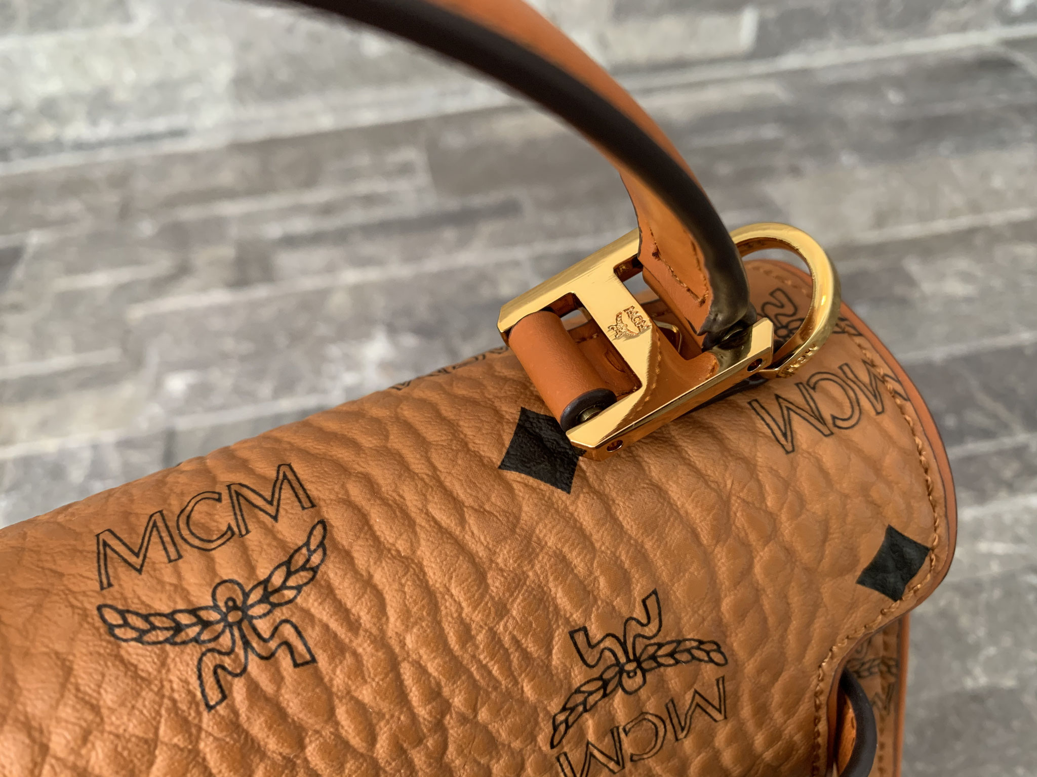MCM Heritage Mini Satchel Crossbody Bag in Cognac Ankauf