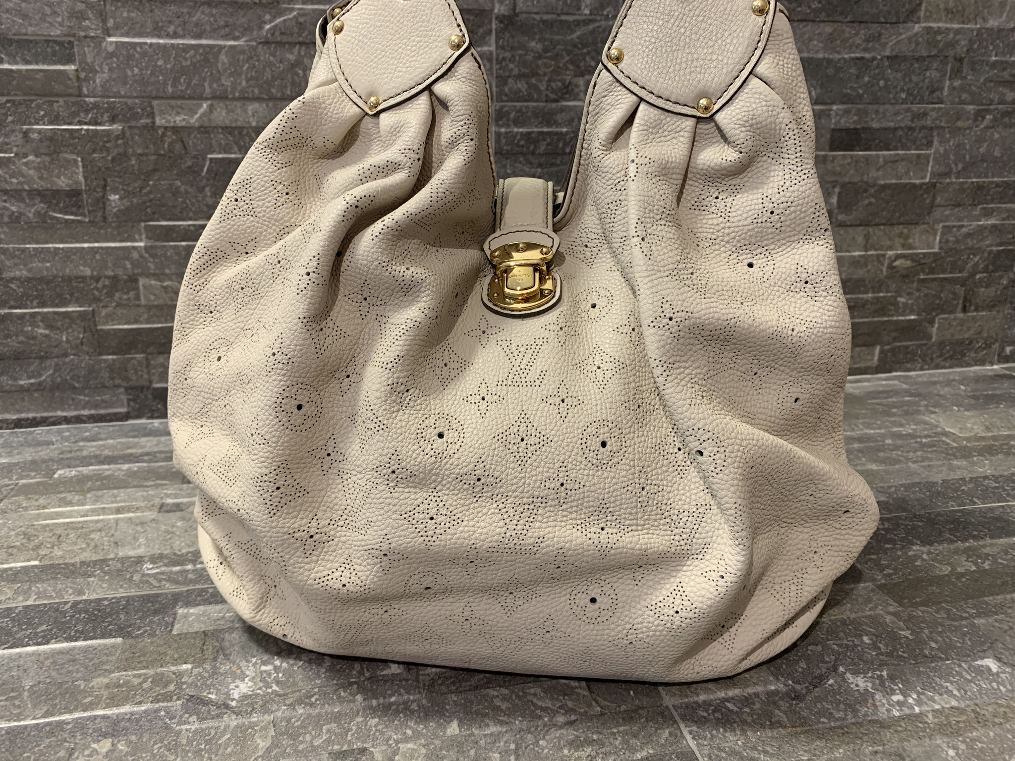Louis Vuitton Monogram Mahina XL in Gris Ankauf Verkauf Second Hand Designertaschen und Accessoires