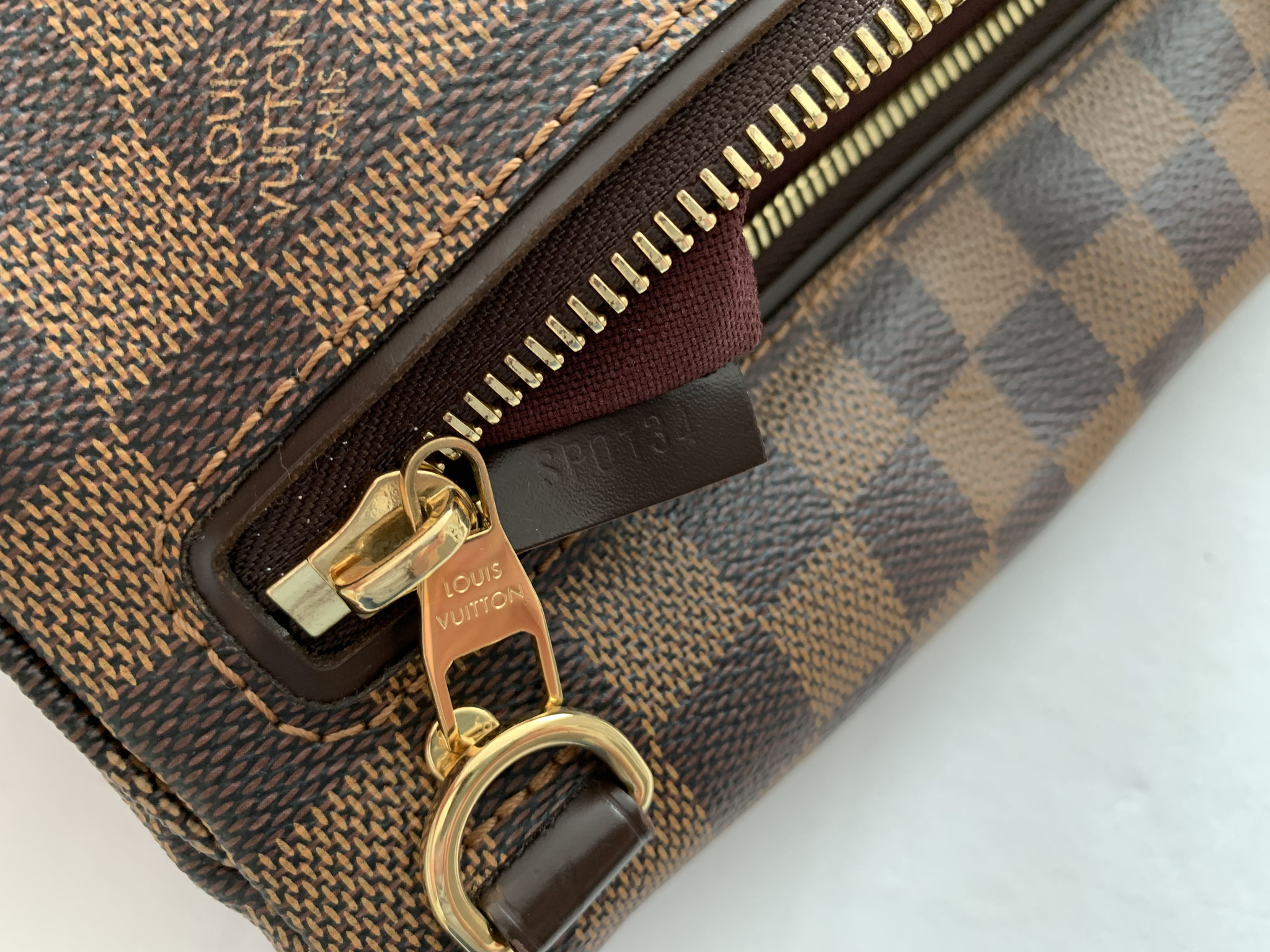 Louis Vuitton Damier Ebene Hoxton PM - Ankauf & Verkauf Second Hand  Designertaschen und Accessoires