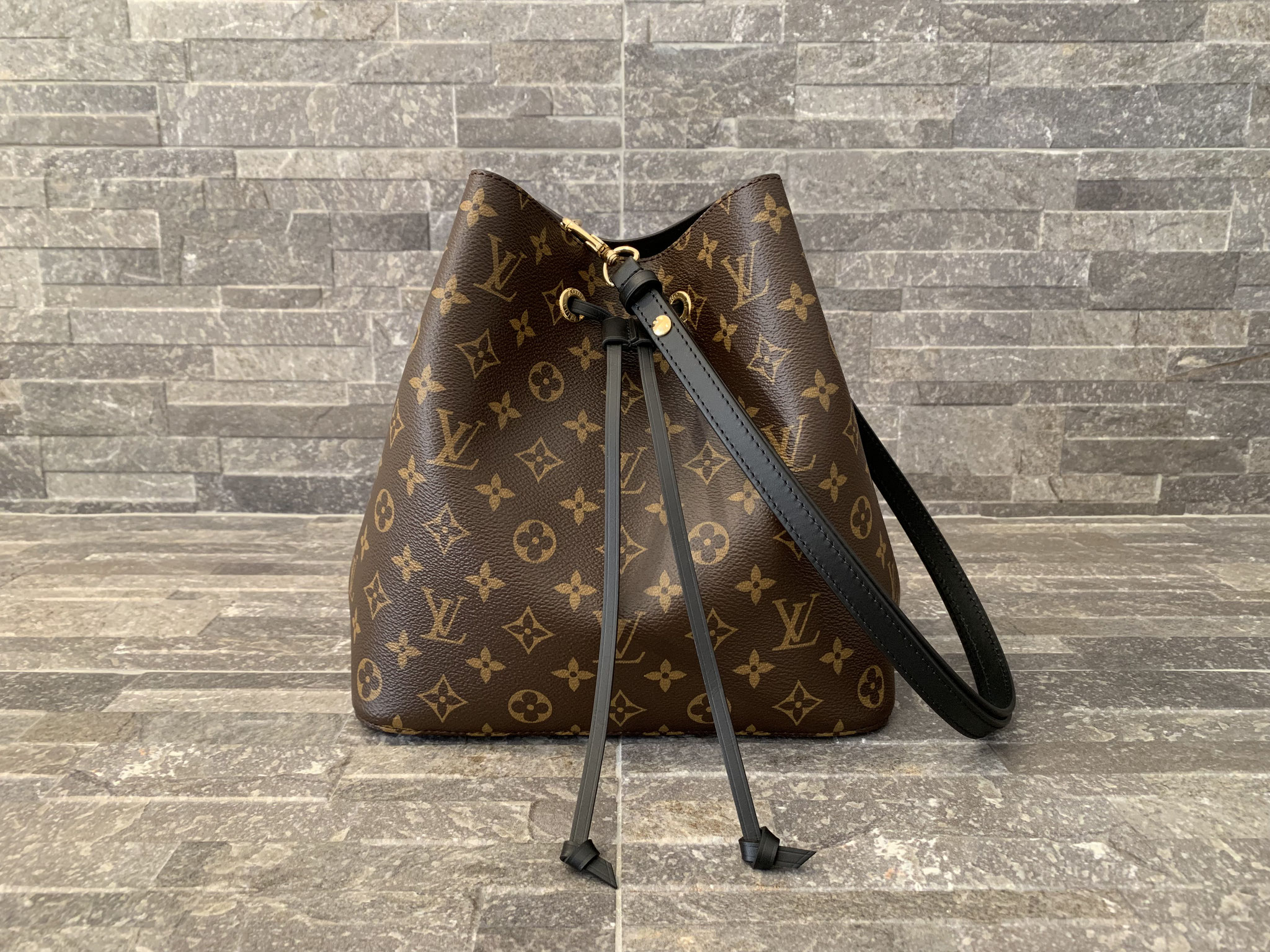 Neonoe louis vuitton price 2025