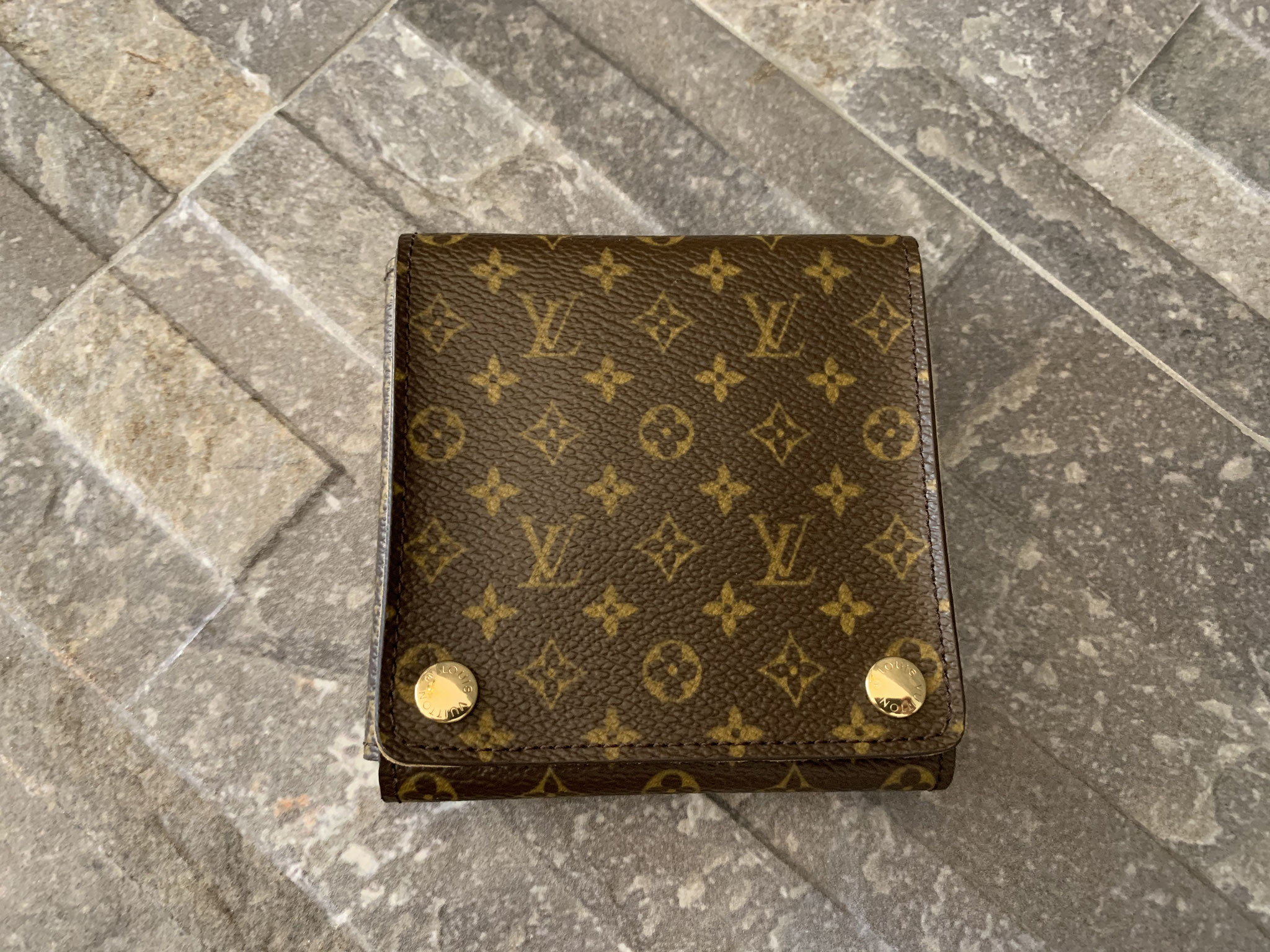 Louis Vuitton Monogram Canvas Uhrenetui - Ankauf & Verkauf Second Hand  Designertaschen und Accessoires