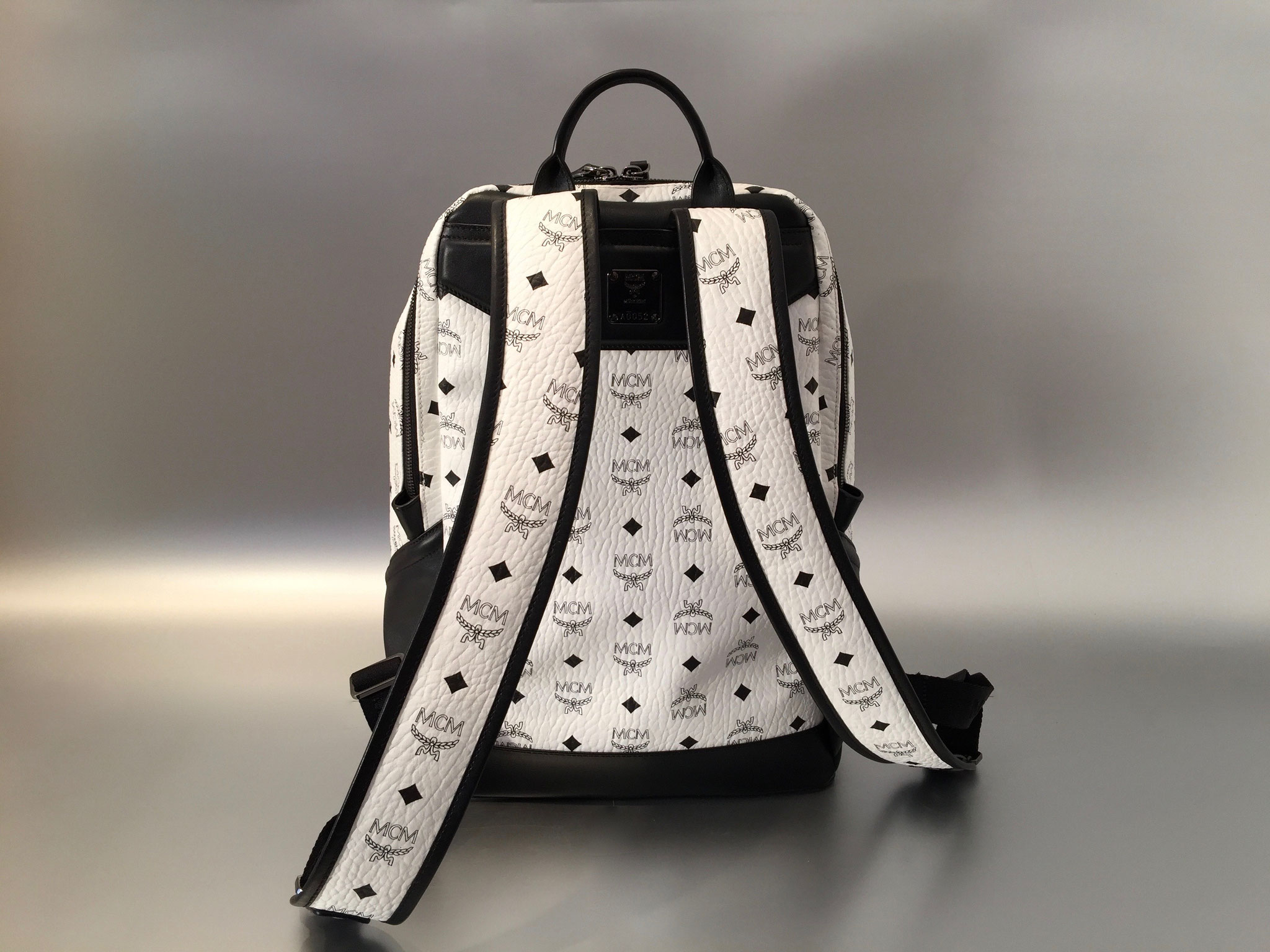 MCM Duke Visetos Backpack Rucksack Medium in WeiB Ankauf Verkauf Second Hand Designertaschen und Accessoires